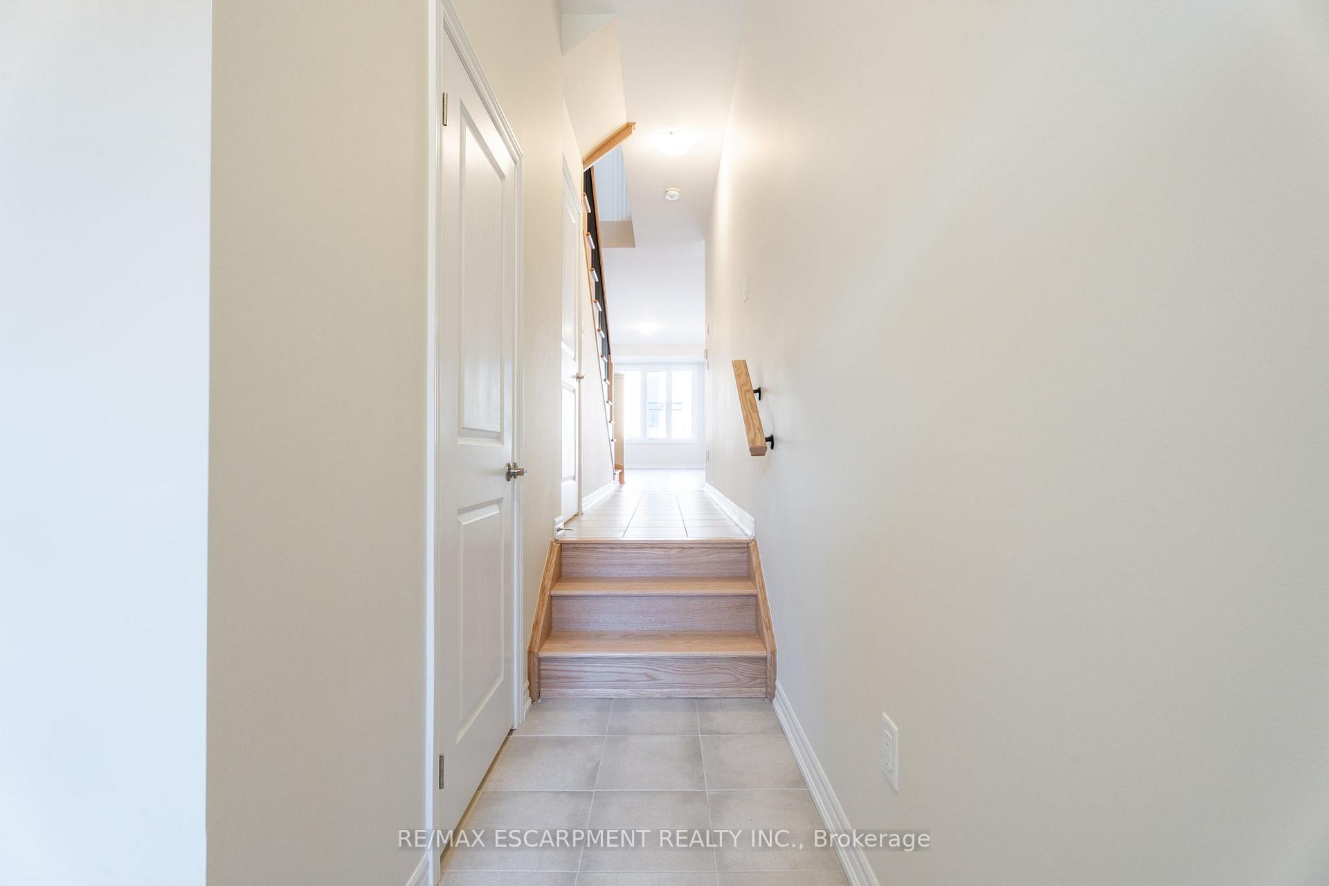 Photo 4 of 1405 Oakmont Common, Burlington, Tyandaga — HOMEH