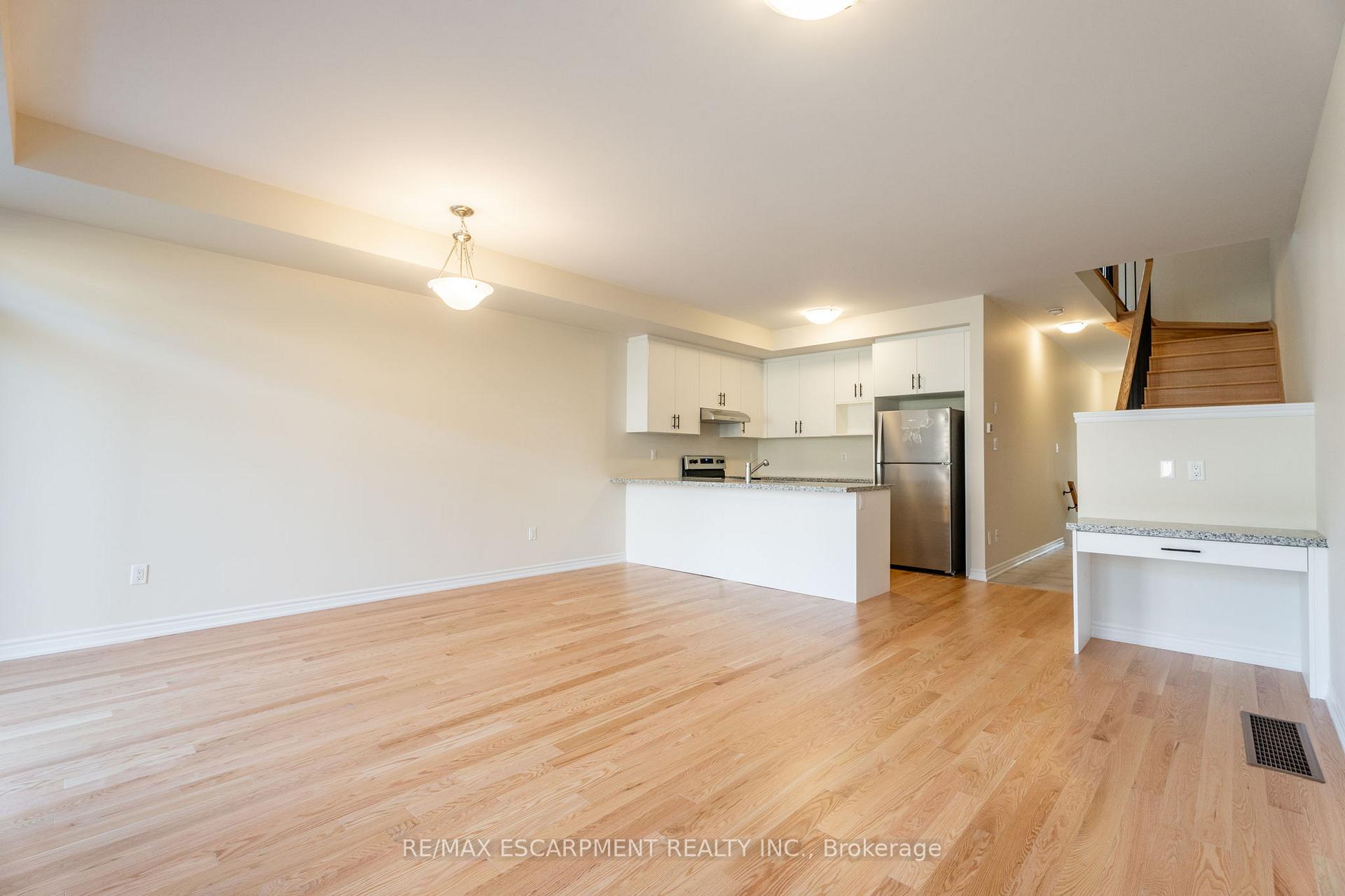 Photo 7 of 1405 Oakmont Common, Burlington, Tyandaga — HOMEH