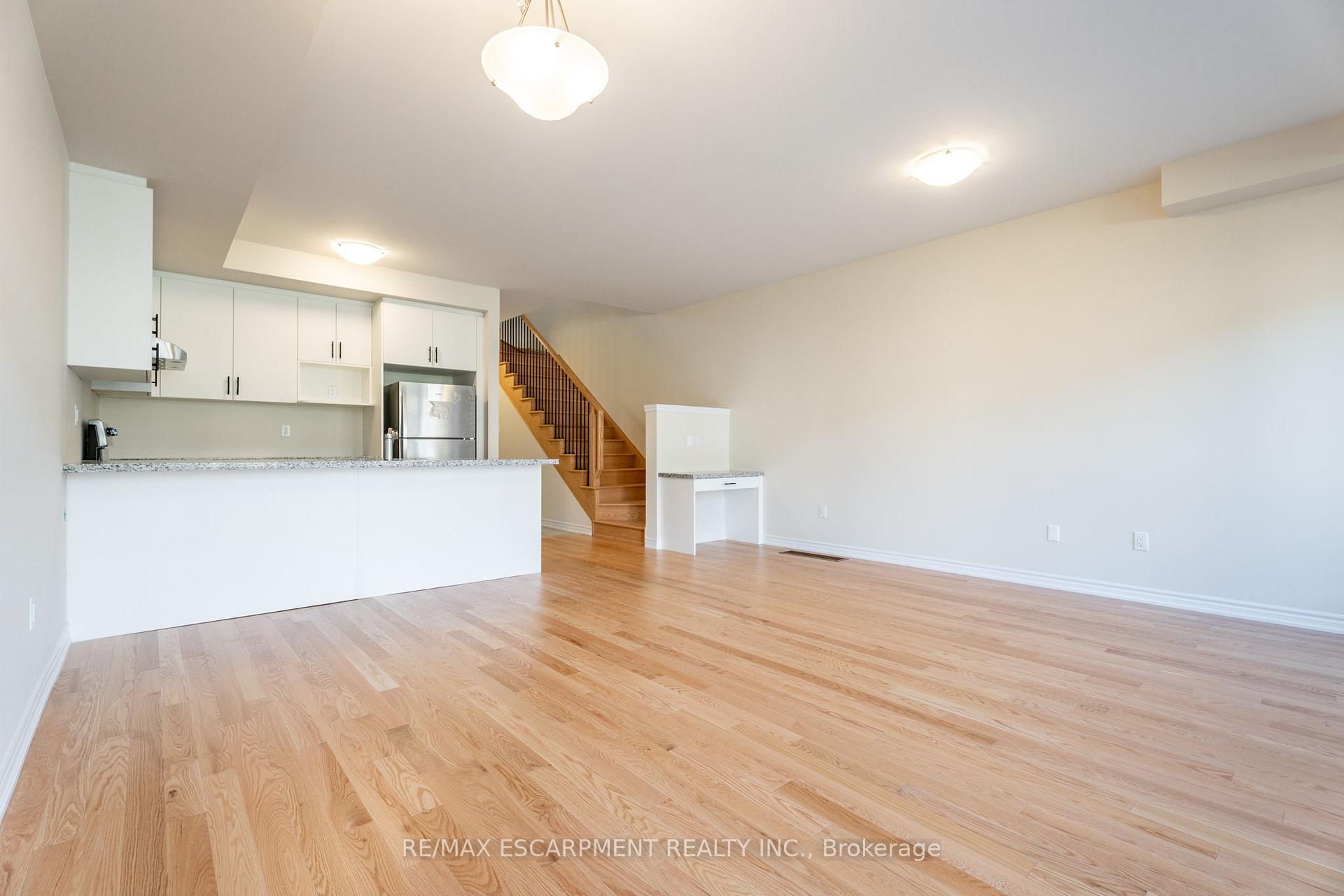Photo 8 of 1405 Oakmont Common, Burlington, Tyandaga — HOMEH