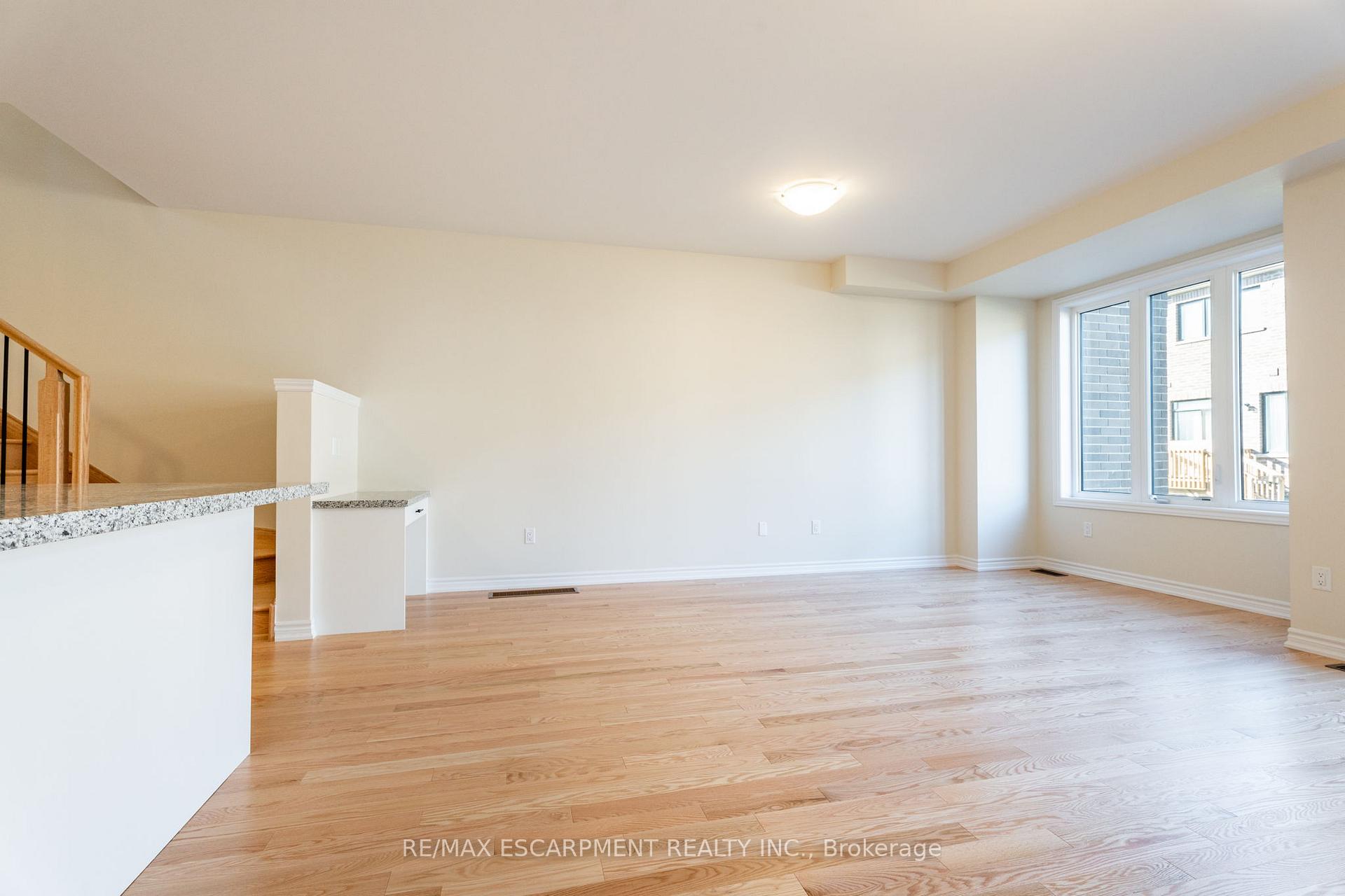 Photo 9 of 1405 Oakmont Common, Burlington, Tyandaga — HOMEH