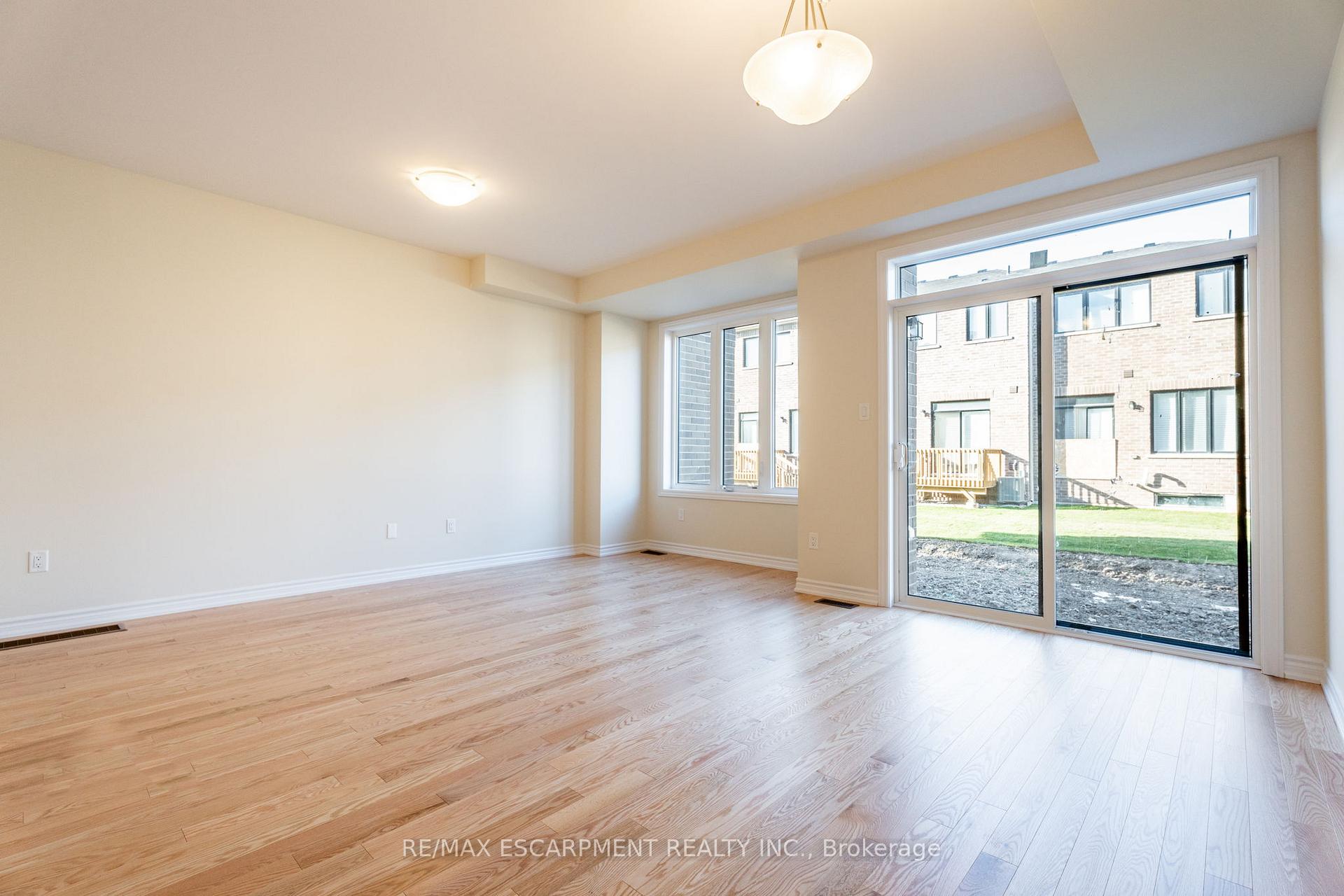 Photo 10 of 1405 Oakmont Common, Burlington, Tyandaga — HOMEH