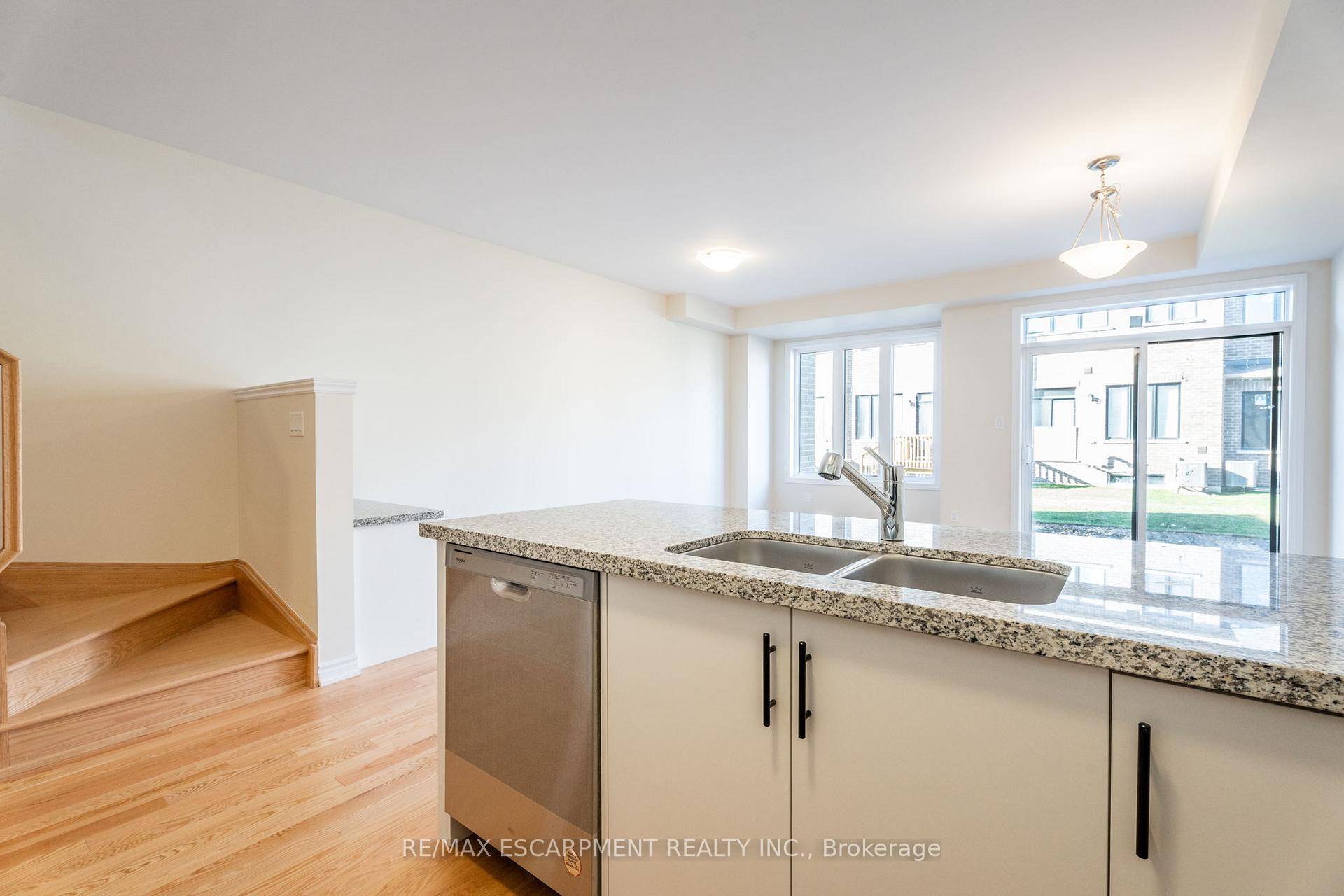 Photo 12 of 1405 Oakmont Common, Burlington, Tyandaga — HOMEH