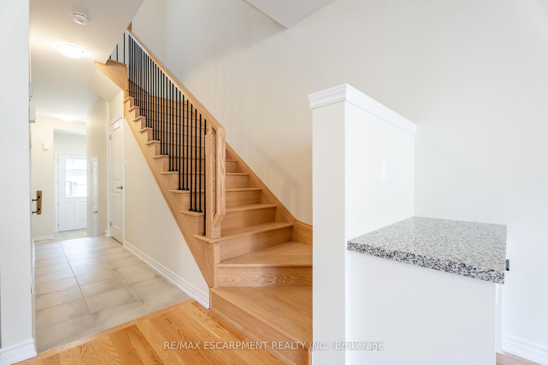 Photo 13 of 1405 Oakmont Common, Burlington, Tyandaga — HOMEH
