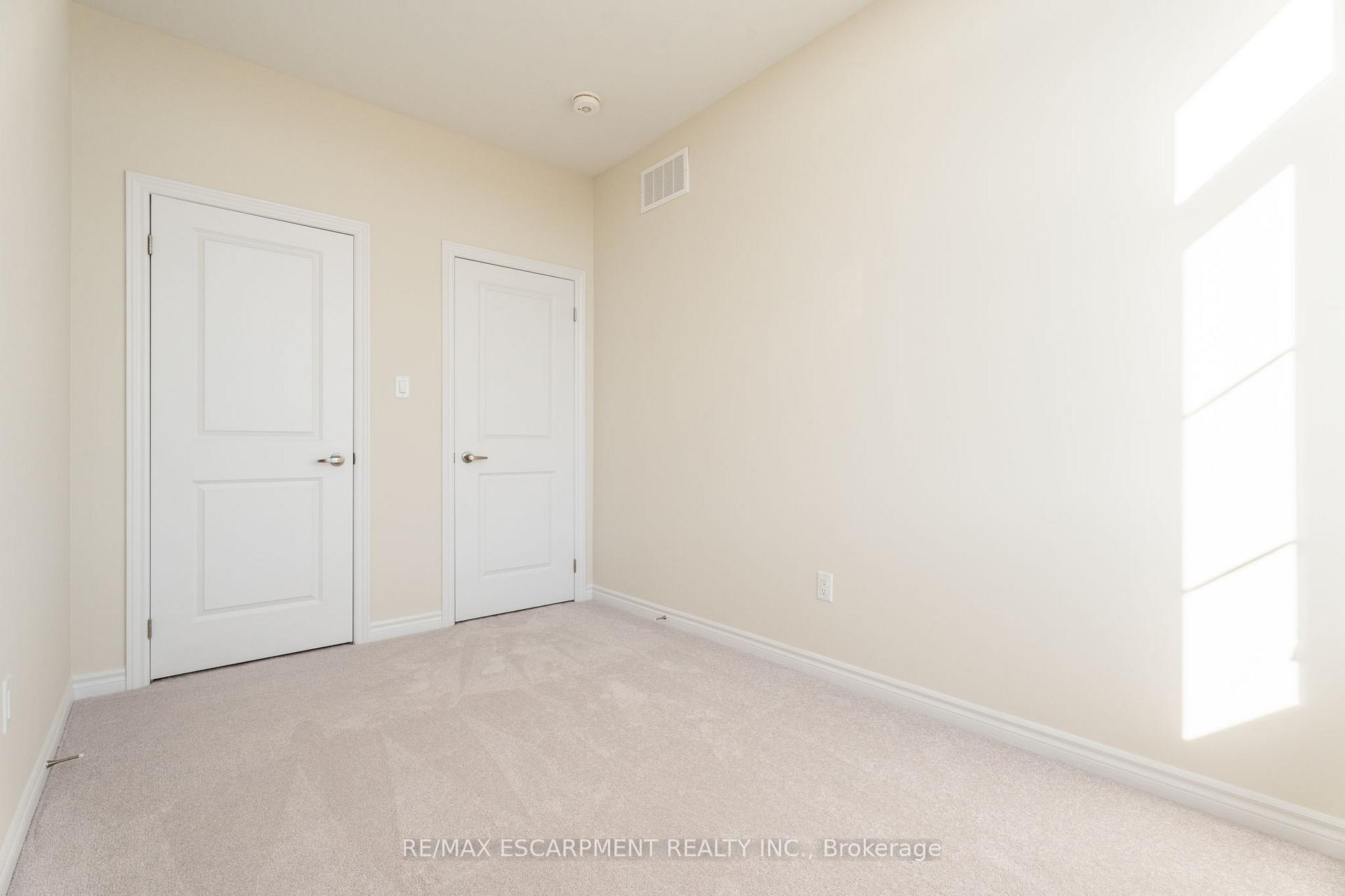 Photo 16 of 1405 Oakmont Common, Burlington, Tyandaga — HOMEH