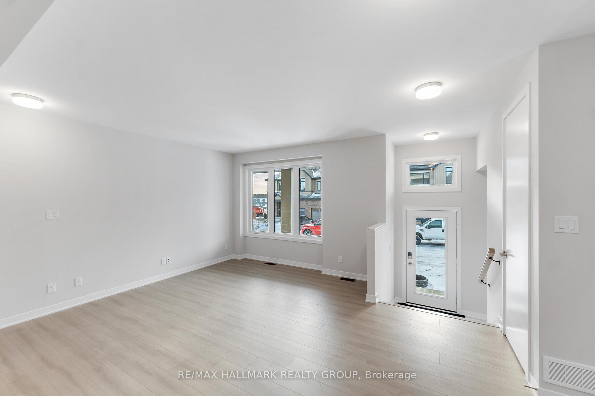 Photo 4 of 203 Beebalm Crescent, Ottawa, Barrhaven - Half Moon Bay — HOMEH