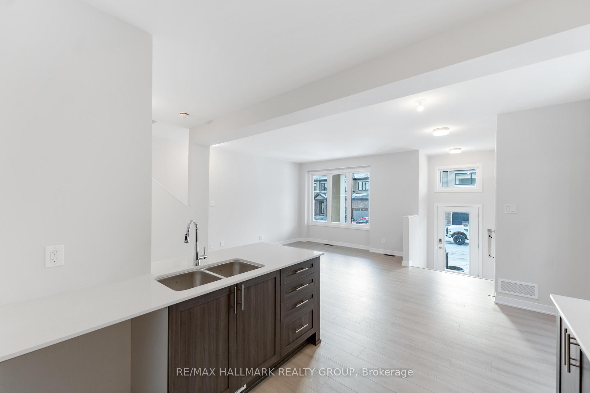 Photo 13 of 203 Beebalm Crescent, Ottawa, Barrhaven - Half Moon Bay — HOMEH