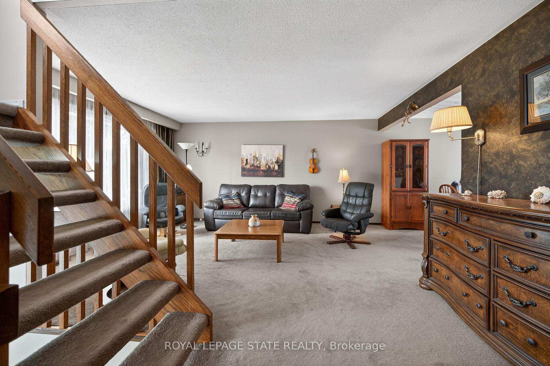 Photo 2 of 356 Cranbrook Drive, Hamilton, Gilkson — HOMEH
