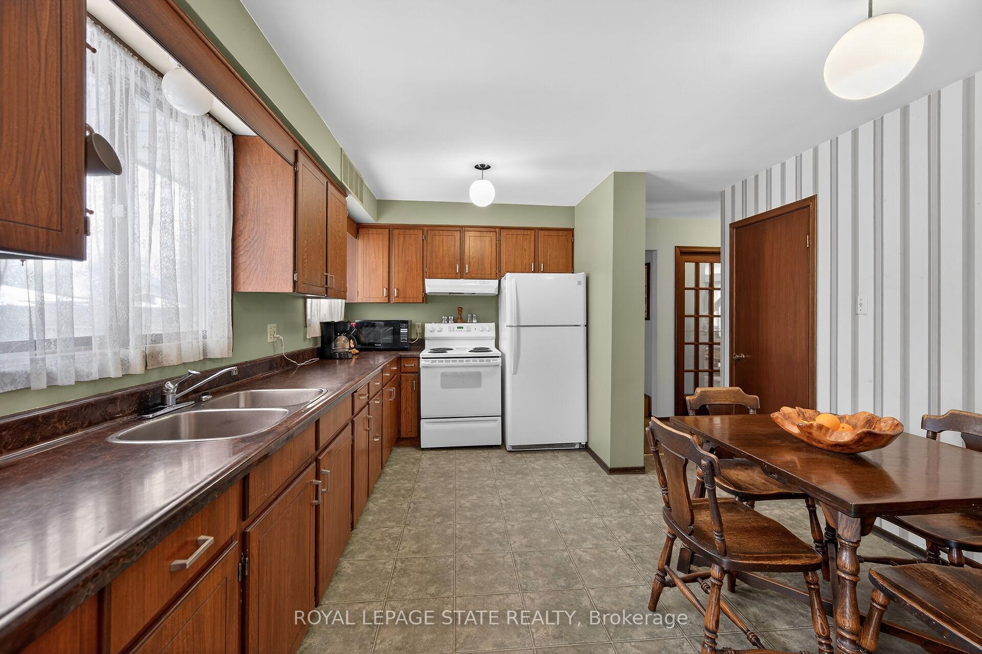 Photo 9 of 356 Cranbrook Drive, Hamilton, Gilkson — HOMEH