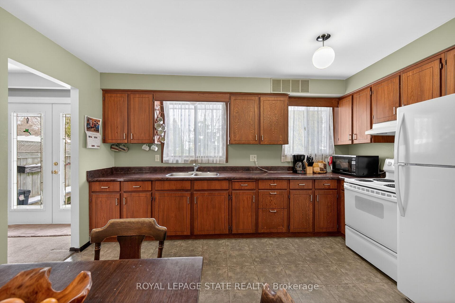 Photo 10 of 356 Cranbrook Drive, Hamilton, Gilkson — HOMEH