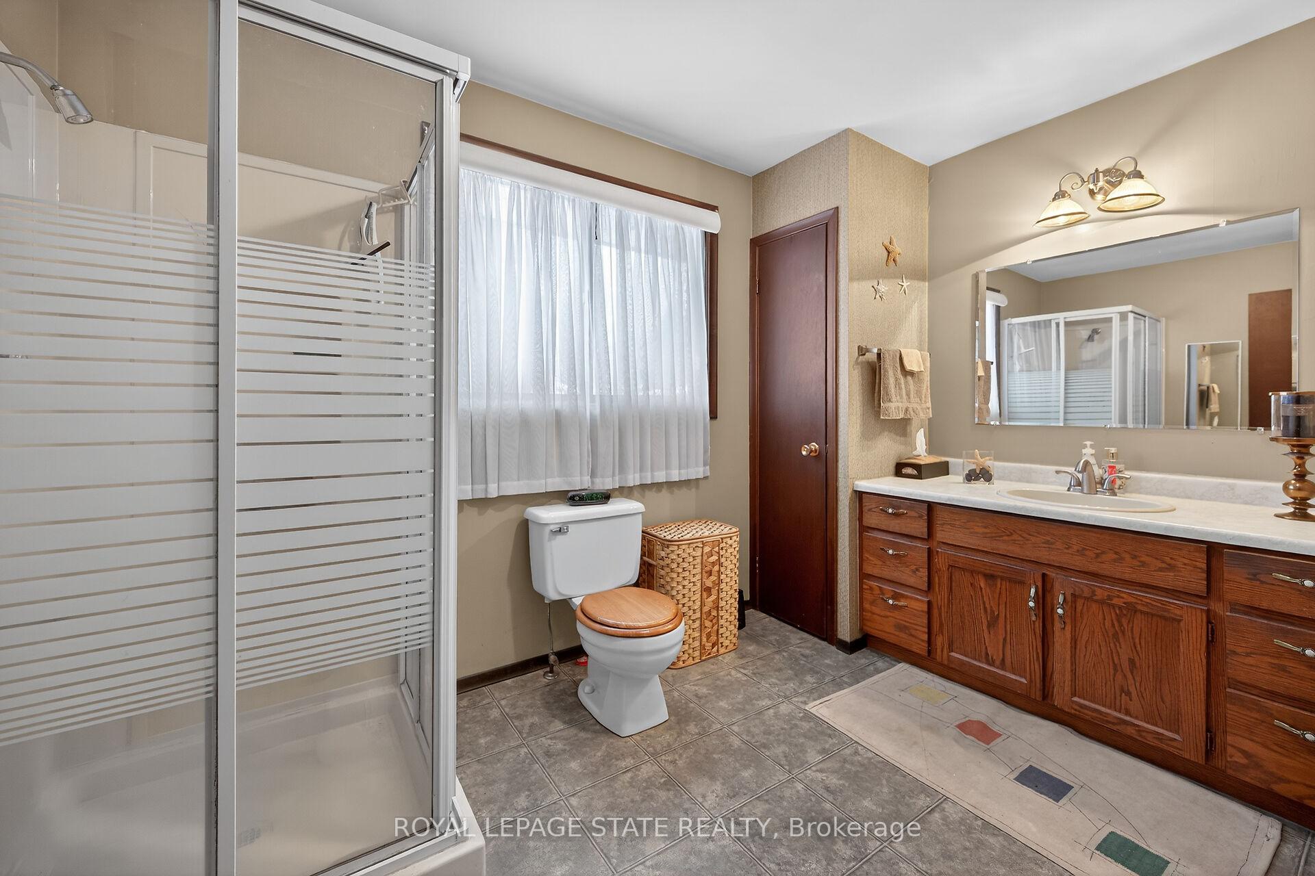 Photo 12 of 356 Cranbrook Drive, Hamilton, Gilkson — HOMEH