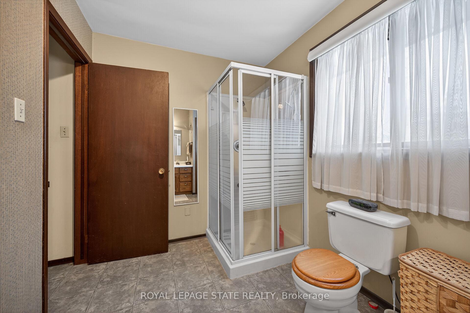 Photo 13 of 356 Cranbrook Drive, Hamilton, Gilkson — HOMEH