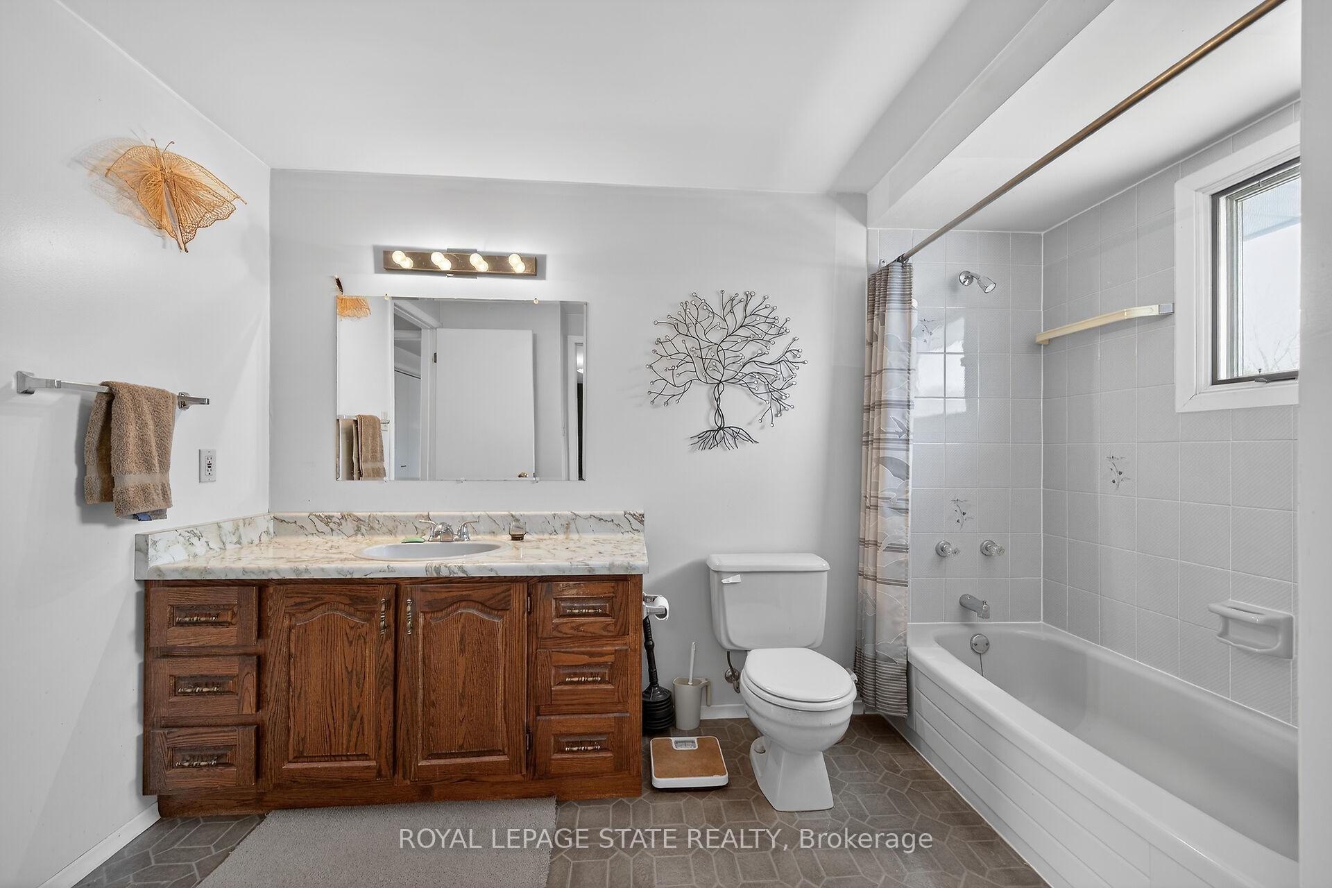 Photo 27 of 356 Cranbrook Drive, Hamilton, Gilkson — HOMEH