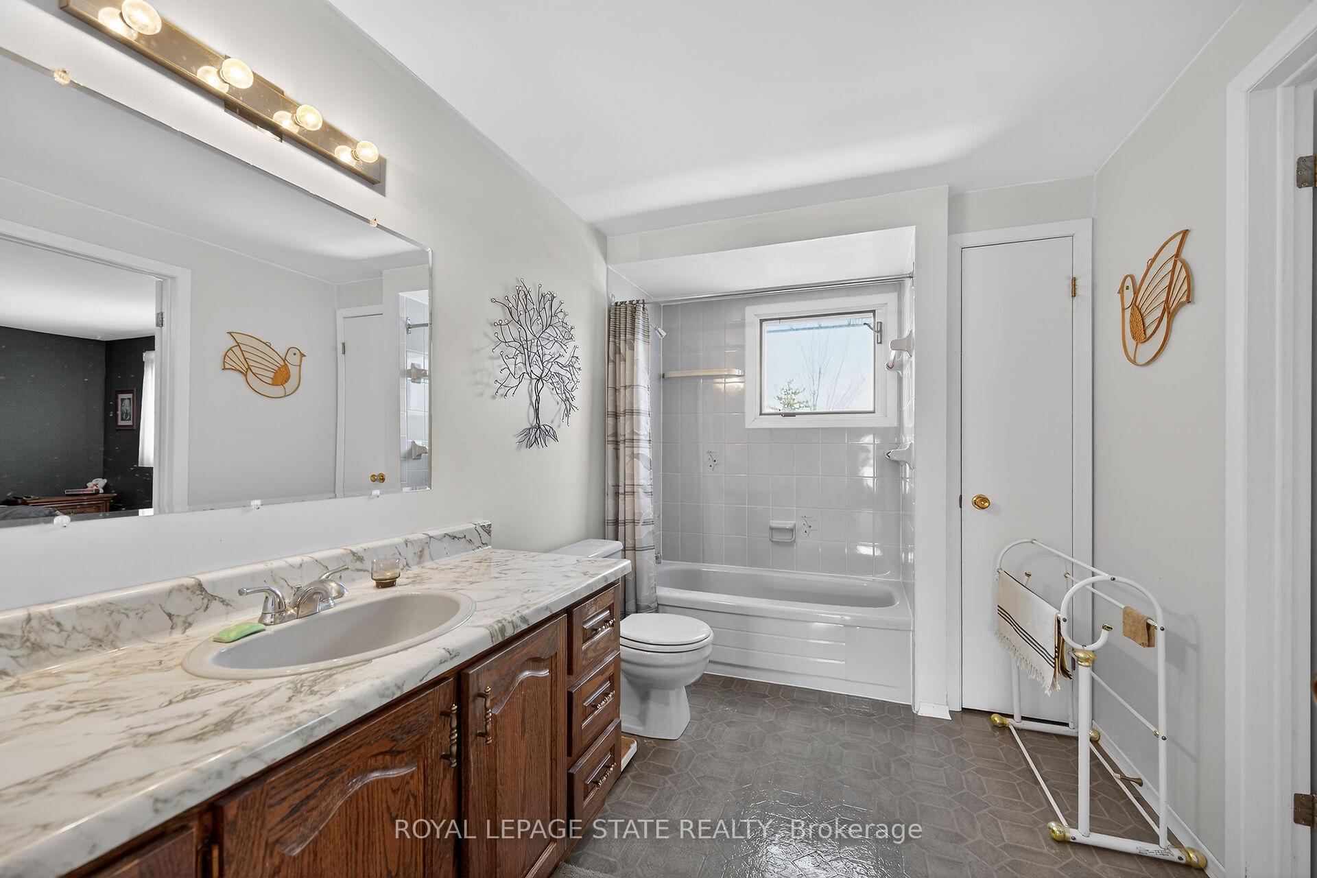 Photo 28 of 356 Cranbrook Drive, Hamilton, Gilkson — HOMEH