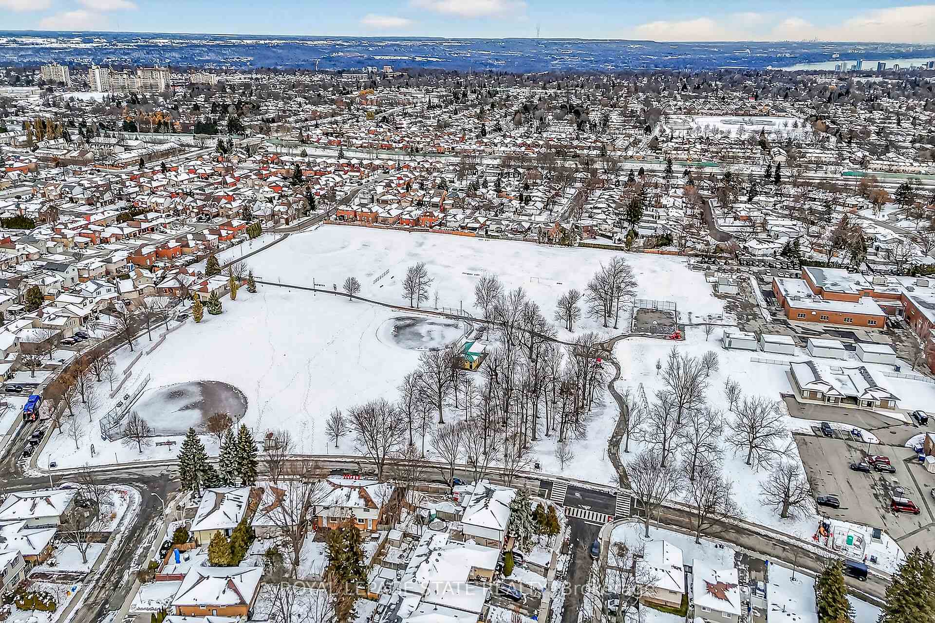 Photo 42 of 356 Cranbrook Drive, Hamilton, Gilkson — HOMEH