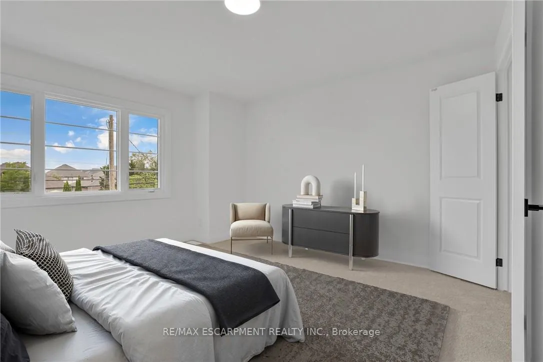 Photo 58 of 386 Southcote Road, Hamilton, Meadowlands — HOMEH
