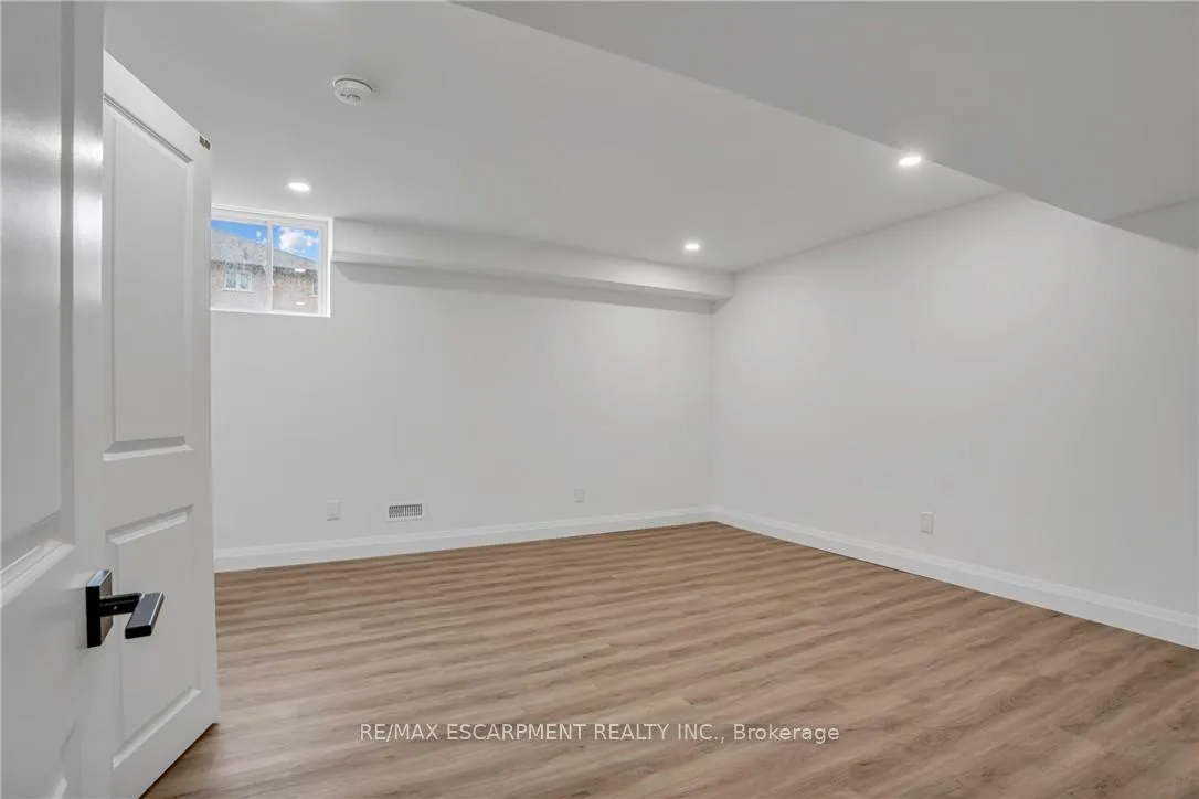 Photo 342 of 386 Southcote Road, Hamilton, Meadowlands — HOMEH