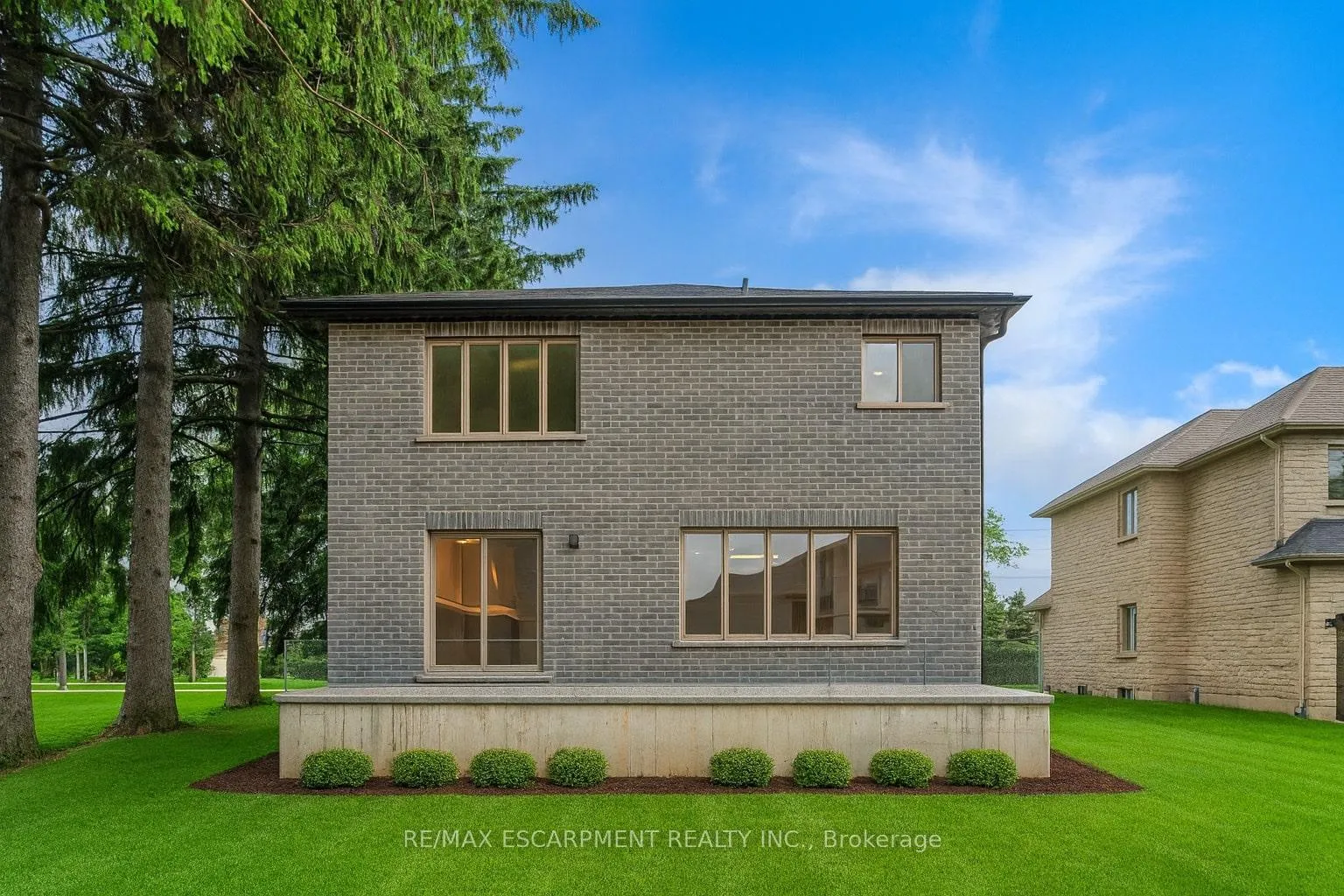 Photo 352 of 386 Southcote Road, Hamilton, Meadowlands — HOMEH