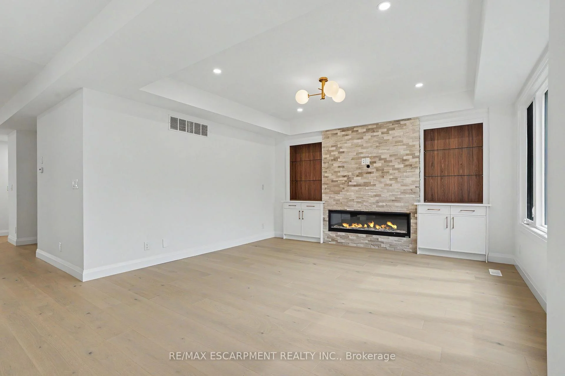 Photo 124 of 386 Southcote Road, Hamilton, Meadowlands — HOMEH