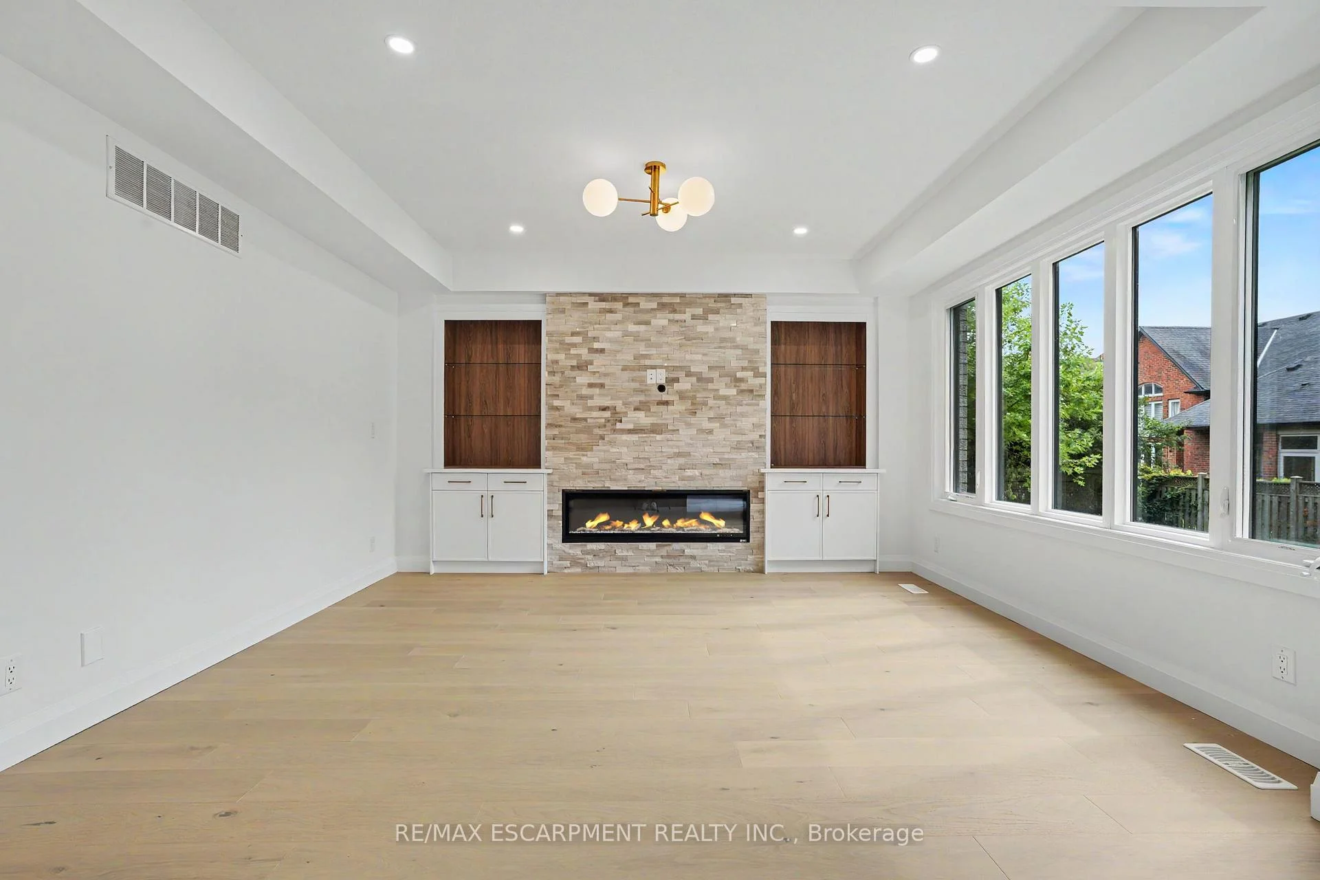 Photo 132 of 386 Southcote Road, Hamilton, Meadowlands — HOMEH