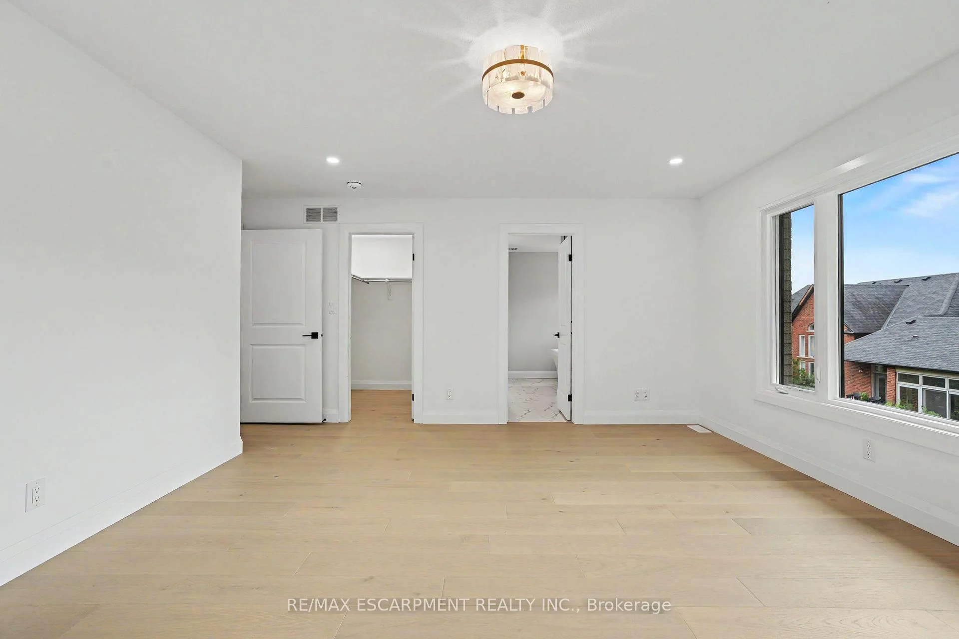 Photo 236 of 386 Southcote Road, Hamilton, Meadowlands — HOMEH