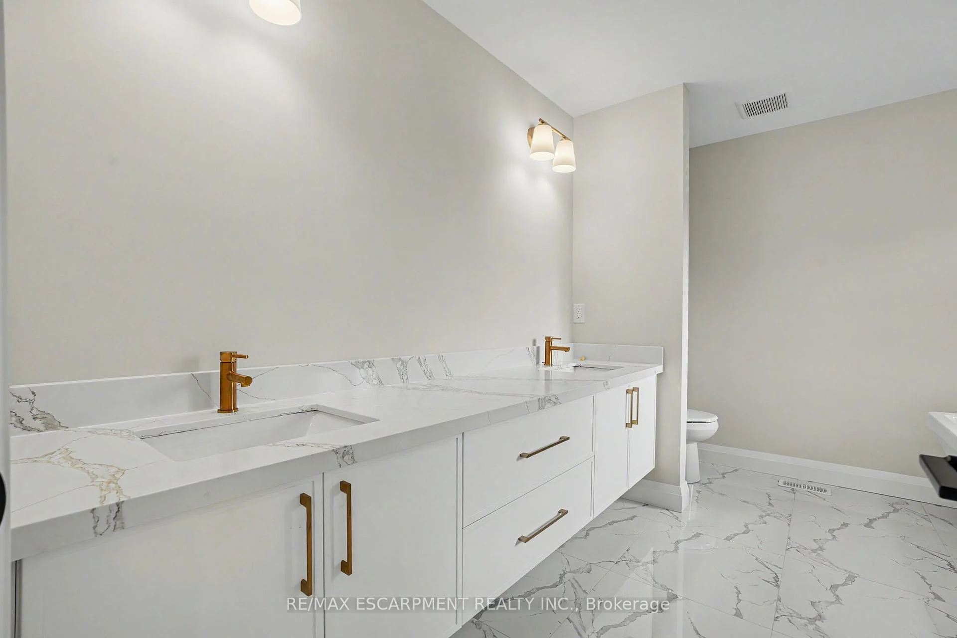 Photo 244 of 386 Southcote Road, Hamilton, Meadowlands — HOMEH