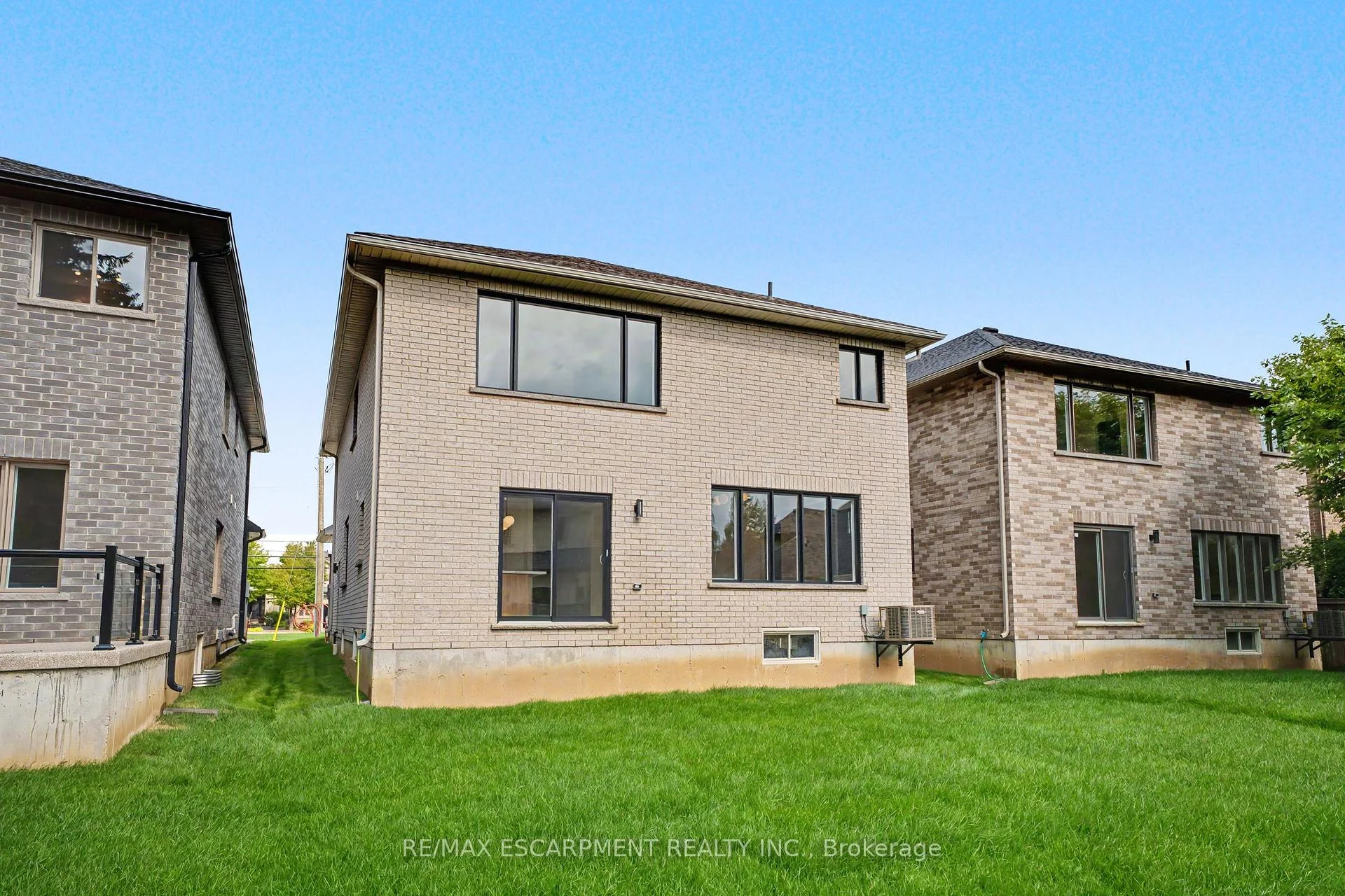 Photo 282 of 386 Southcote Road, Hamilton, Meadowlands — HOMEH