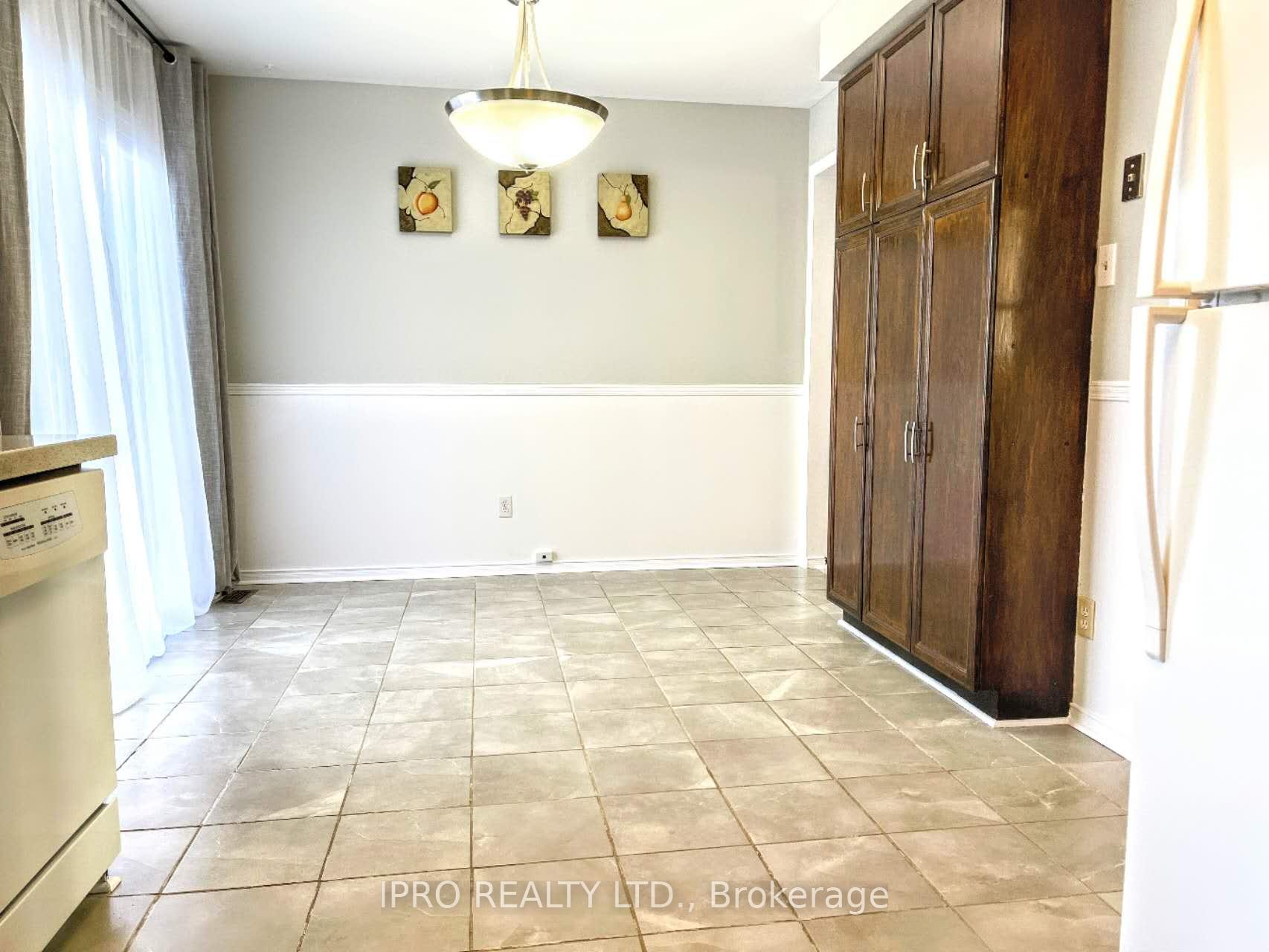 Photo 5 of 3271 Mead Crescent, Burlington, Headon — HOMEH