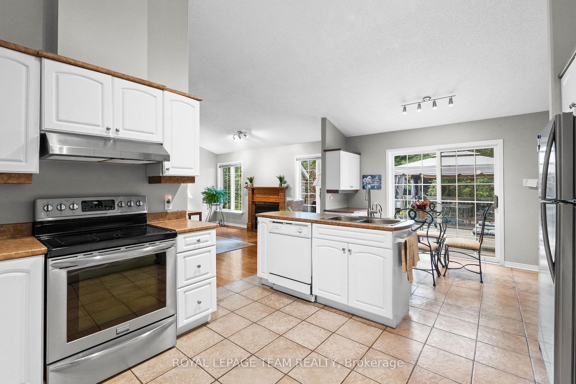 Photo 12 of 6825 Sunset Boulevard, Ottawa, Greely — HOMEH