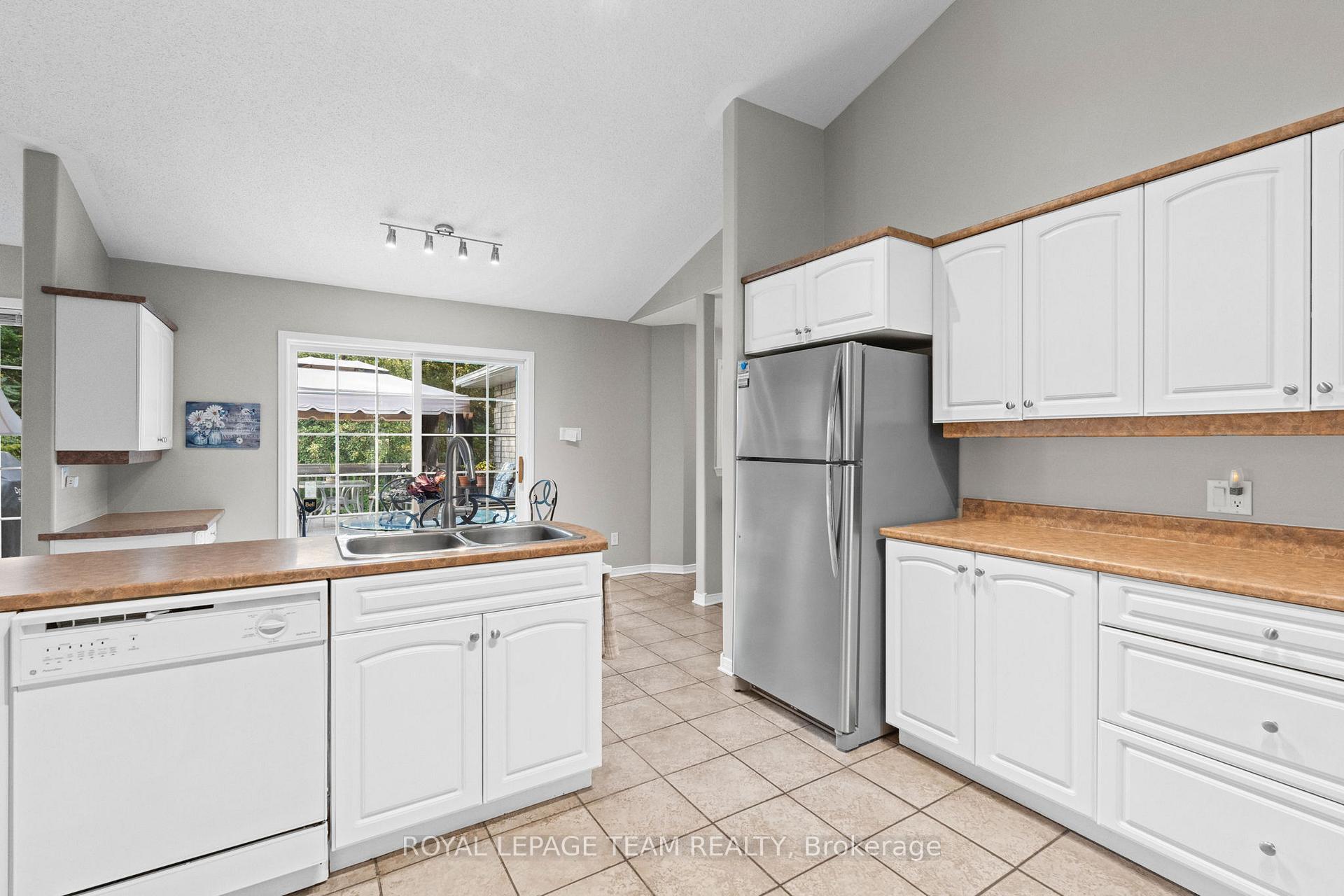 Photo 14 of 6825 Sunset Boulevard, Ottawa, Greely — HOMEH
