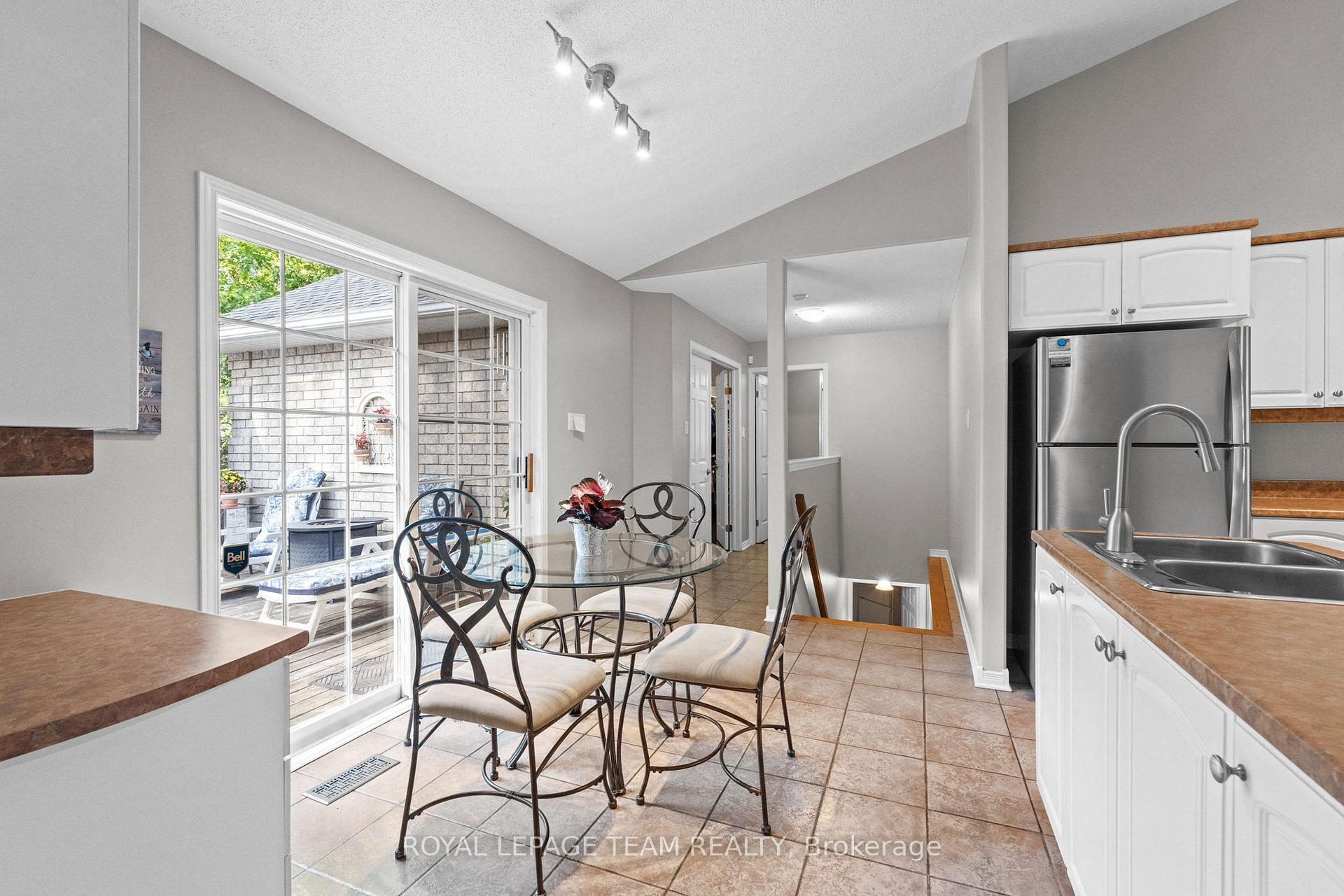 Photo 16 of 6825 Sunset Boulevard, Ottawa, Greely — HOMEH