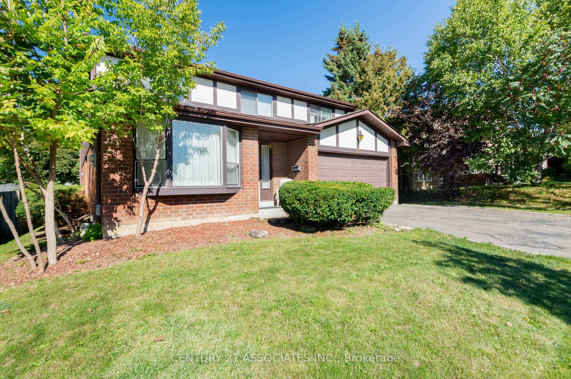 Photo 2 of 120 Elgin Drive, Brampton, Brampton South — HOMEH