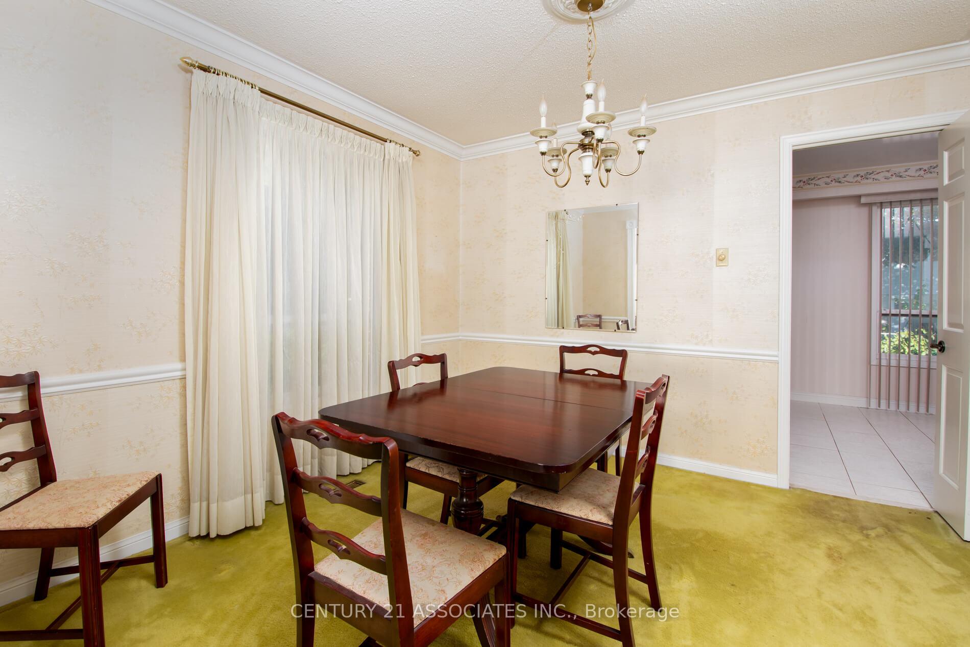 Photo 8 of 120 Elgin Drive, Brampton, Brampton South — HOMEH