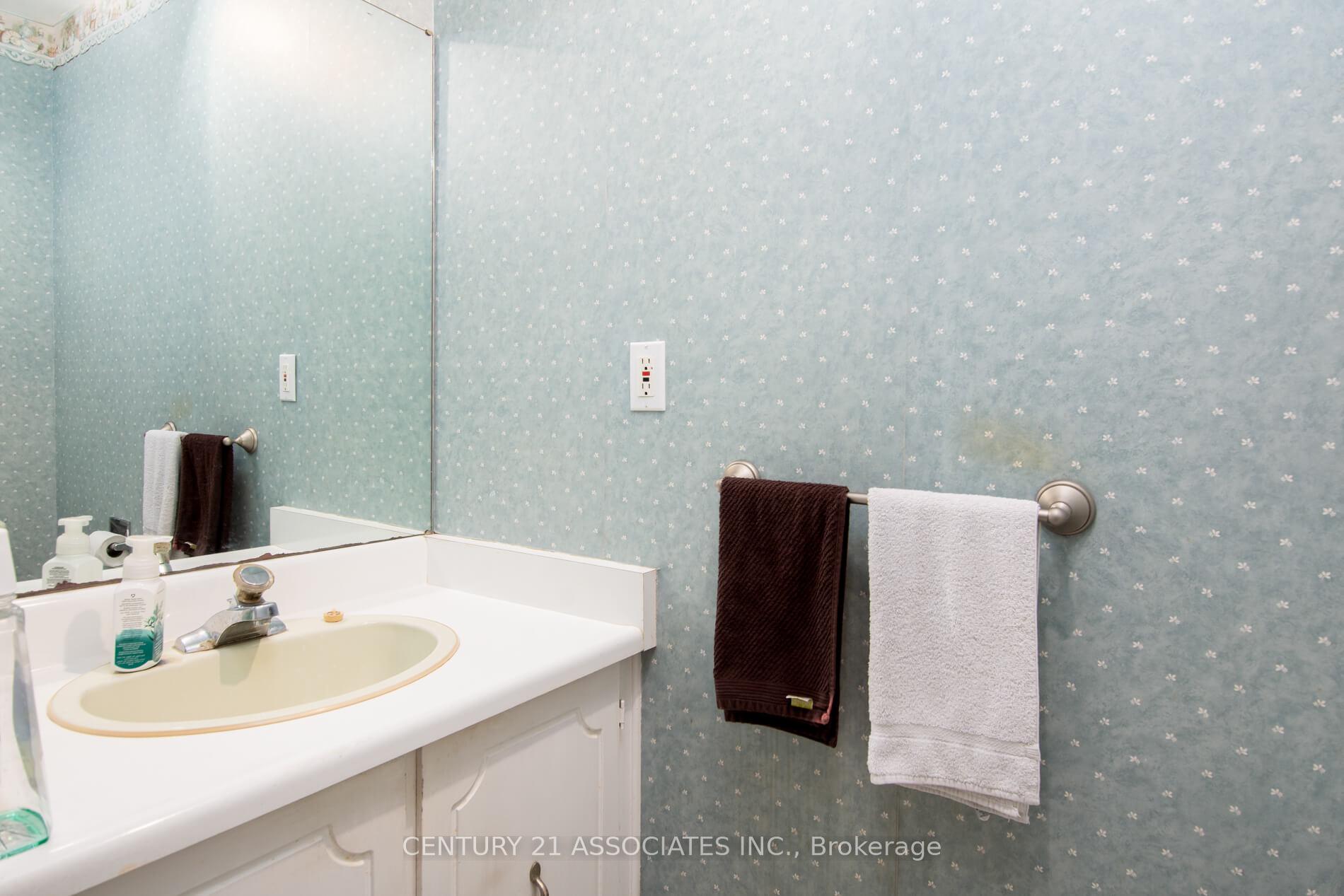 Photo 15 of 120 Elgin Drive, Brampton, Brampton South — HOMEH