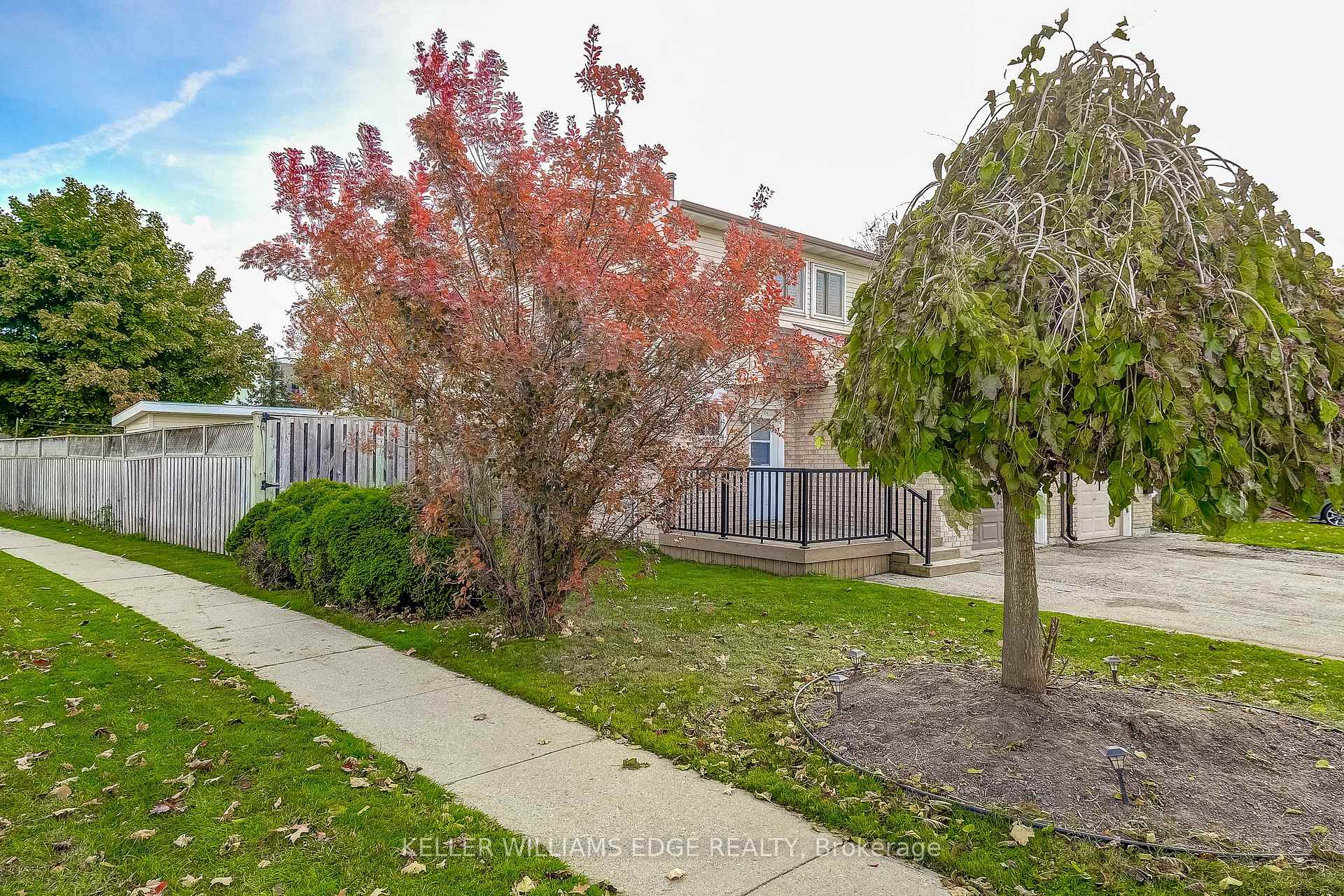 Photo 2 of 2 Parkside Drive, Brant, Paris — HOMEH