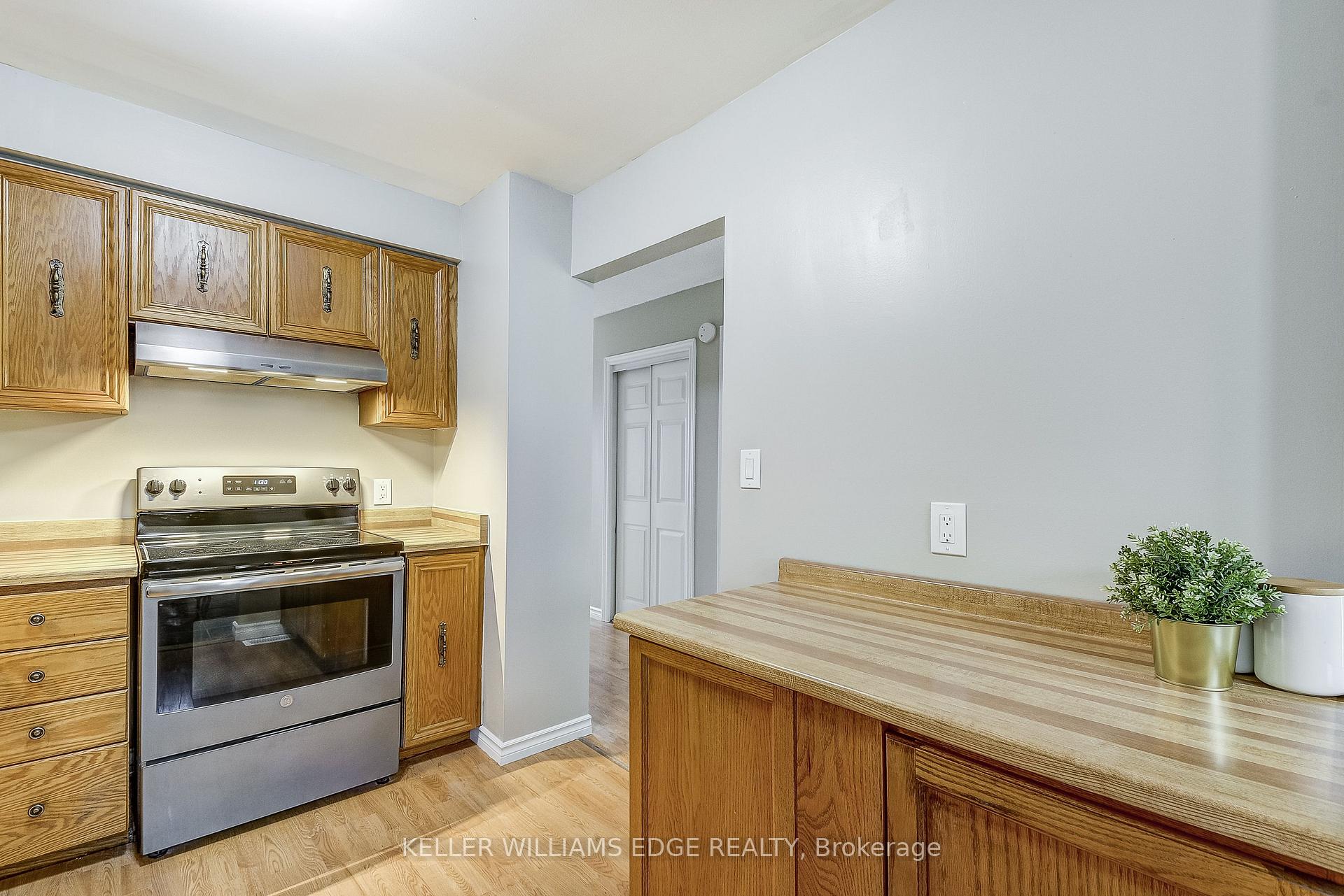 Photo 16 of 2 Parkside Drive, Brant, Paris — HOMEH