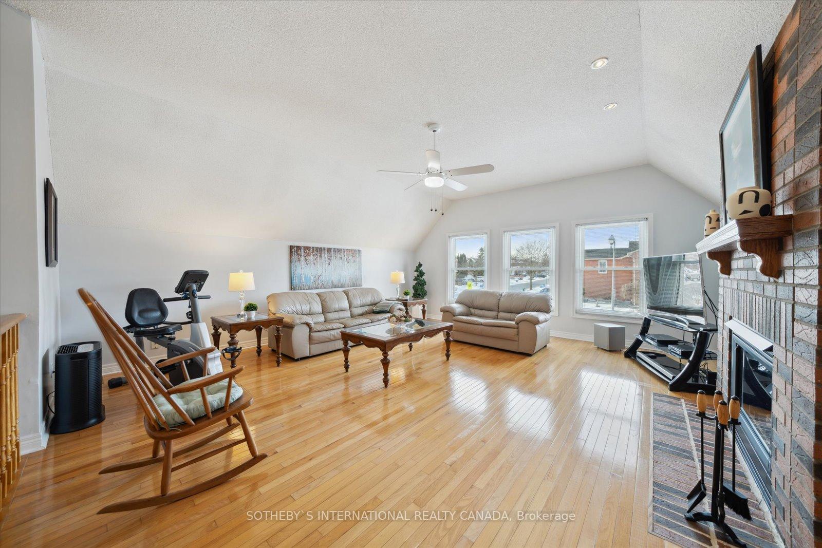 Photo 13 of 1 Coles Avenue, Ajax, Central — HOMEH