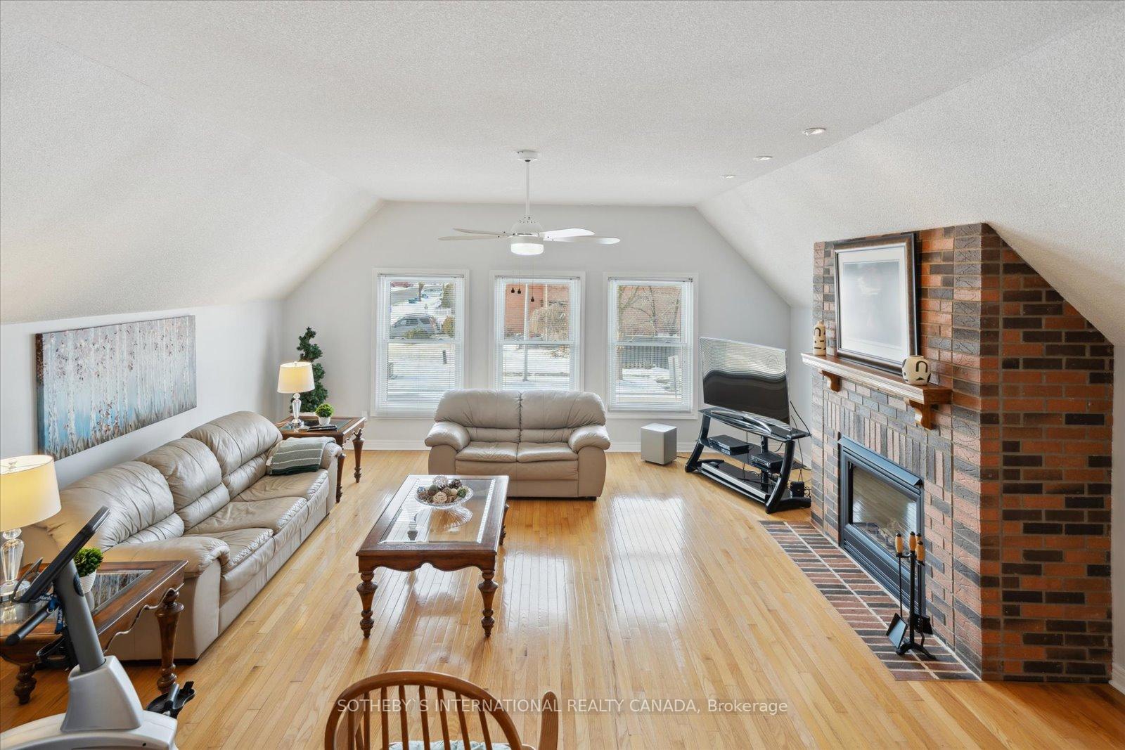 Photo 16 of 1 Coles Avenue, Ajax, Central — HOMEH