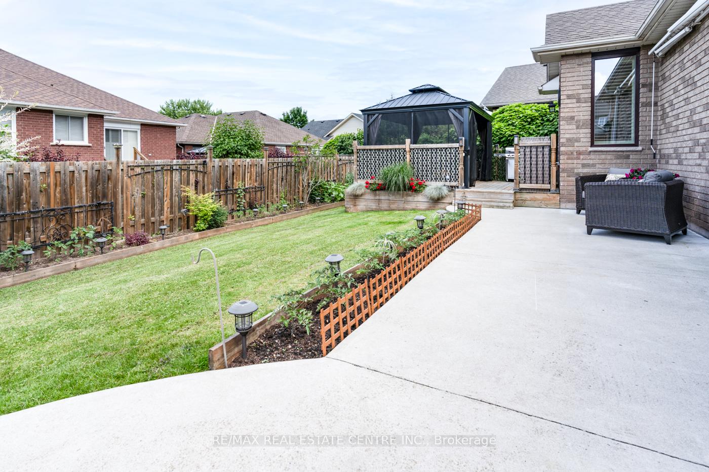 Photo 38 of 91 Hedge Lawn Drive, Grimsby, Grimsby East — HOMEH