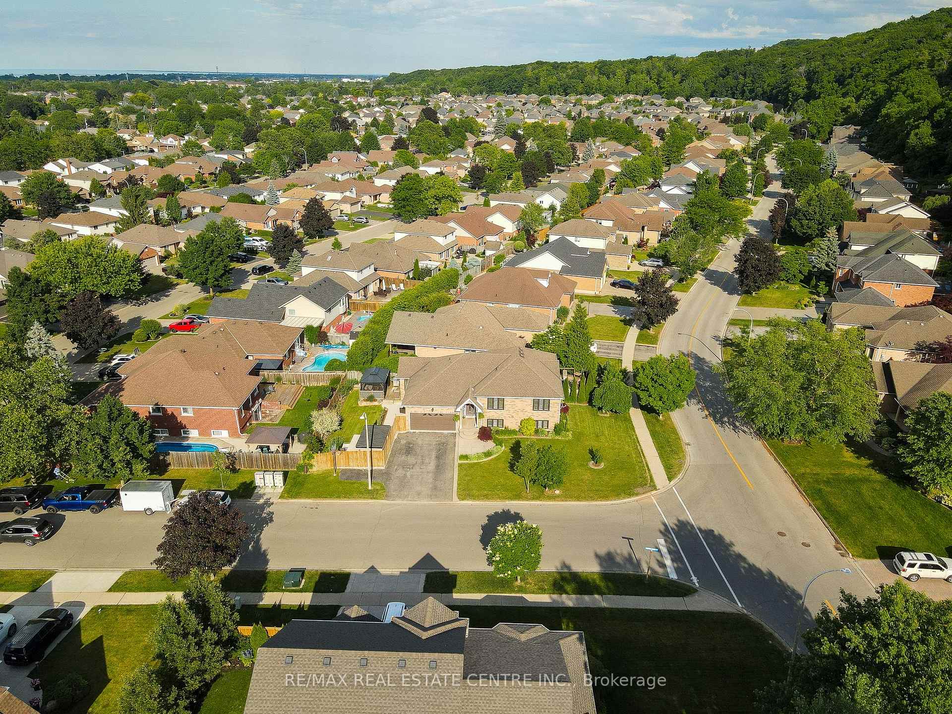 Photo 45 of 91 Hedge Lawn Drive, Grimsby, Grimsby East — HOMEH