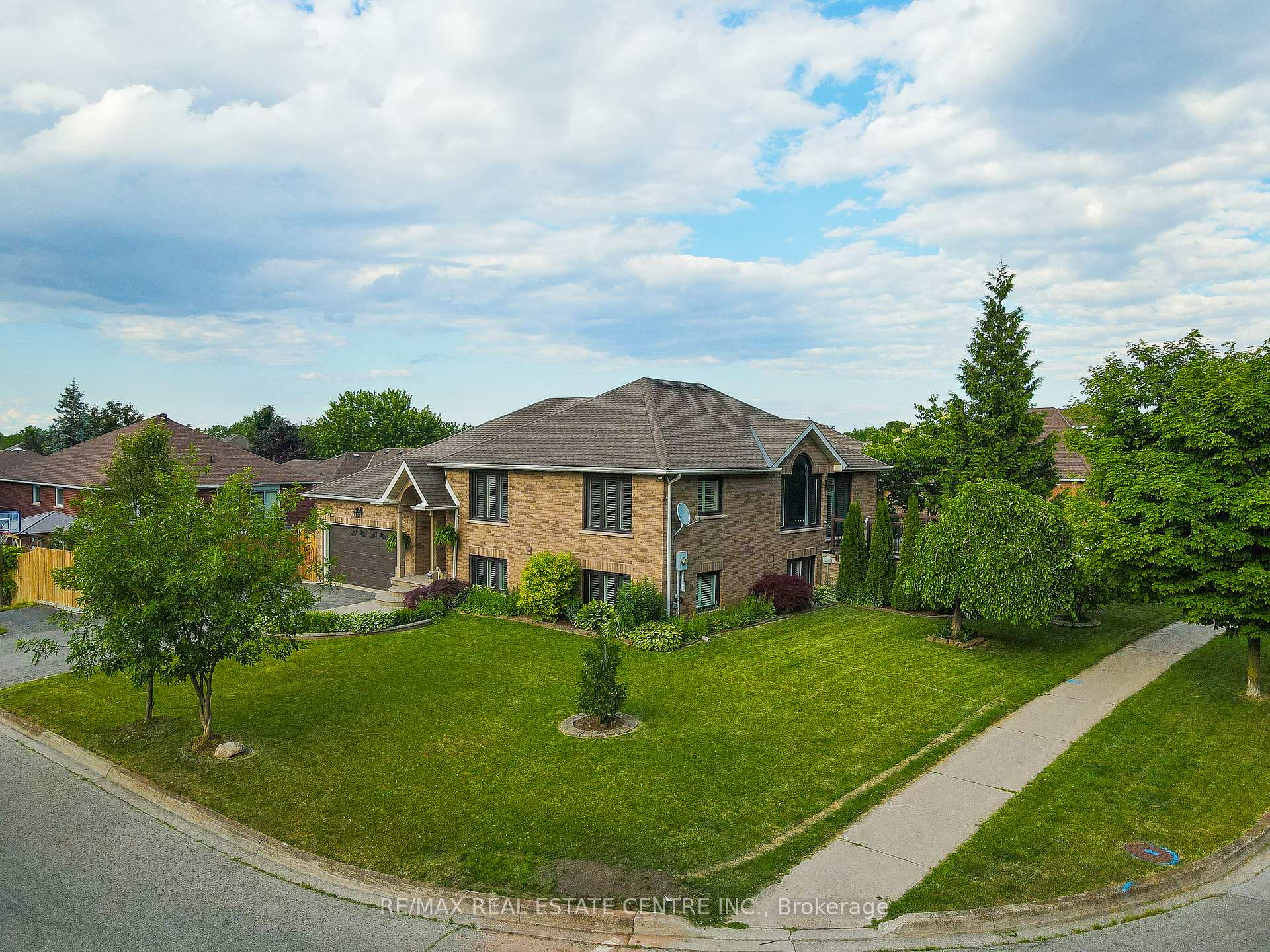 Photo 48 of 91 Hedge Lawn Drive, Grimsby, Grimsby East — HOMEH