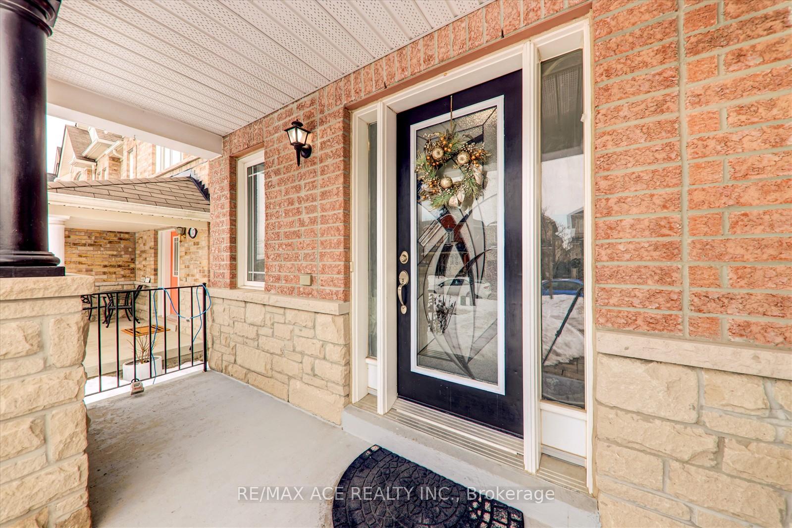 Photo 4 of 35 Barden Crescent, Ajax, Northeast Ajax — HOMEH