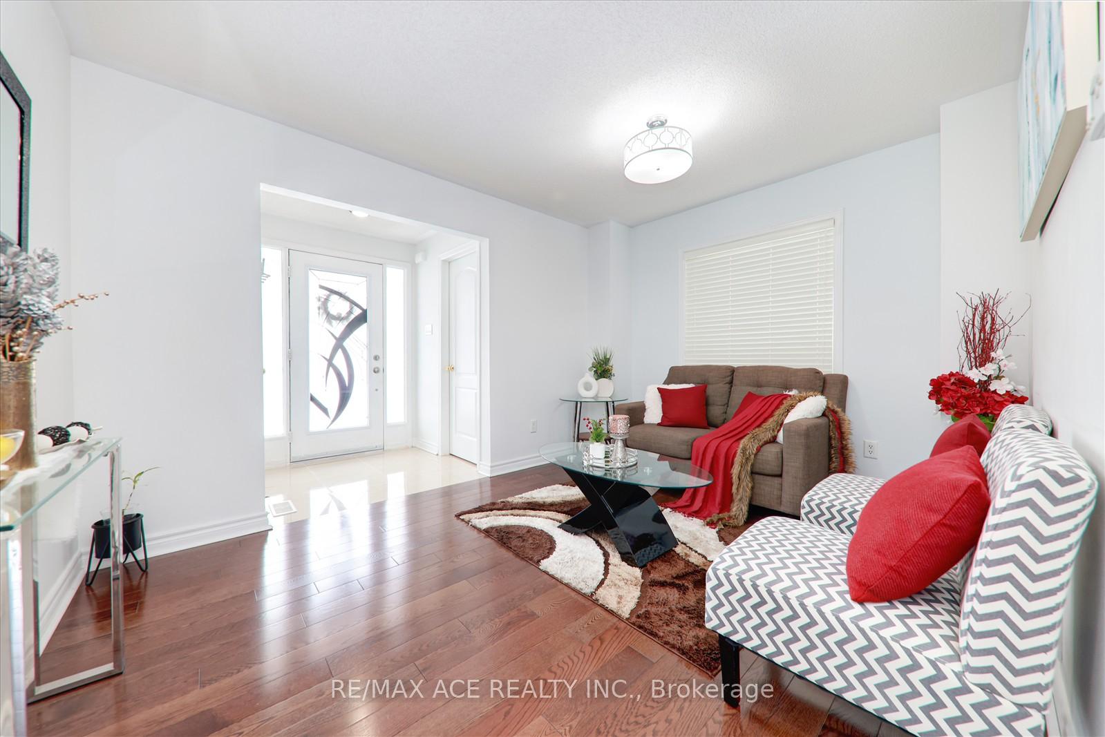 Photo 7 of 35 Barden Crescent, Ajax, Northeast Ajax — HOMEH