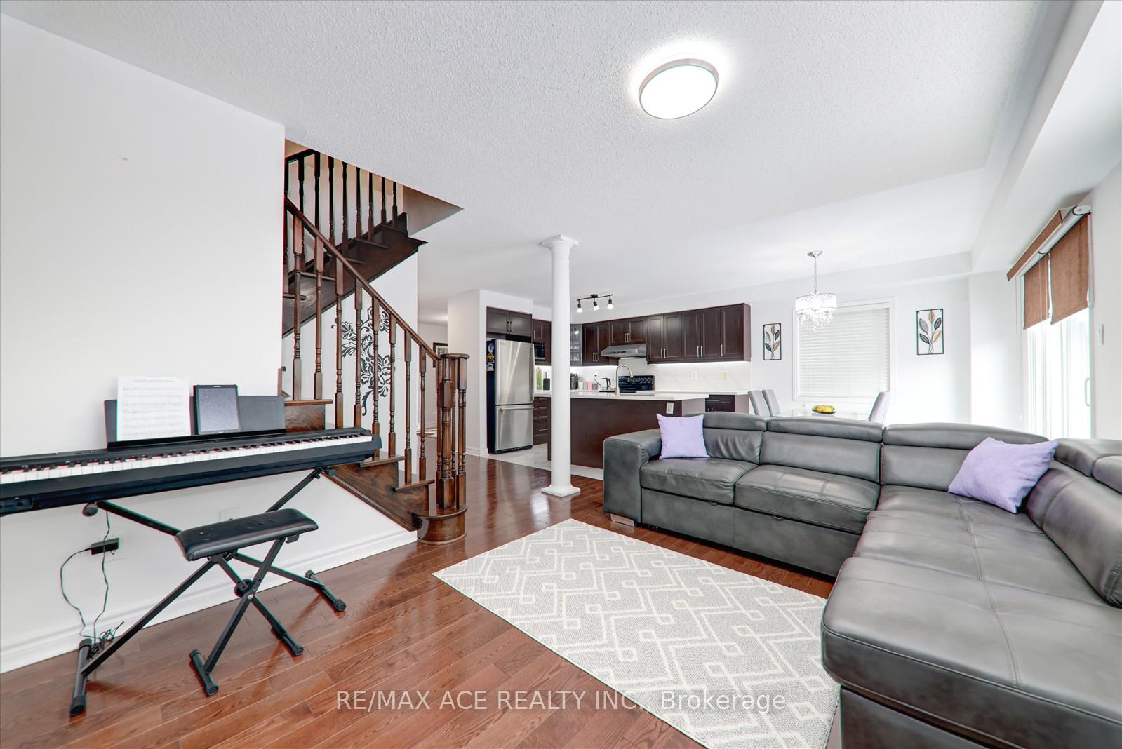 Photo 16 of 35 Barden Crescent, Ajax, Northeast Ajax — HOMEH