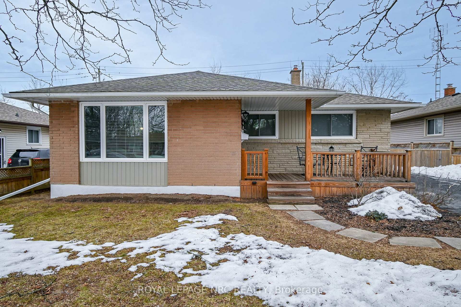 Photo 3 of 22 Brookdale Avenue, St. Catharines, Oakdale — HOMEH