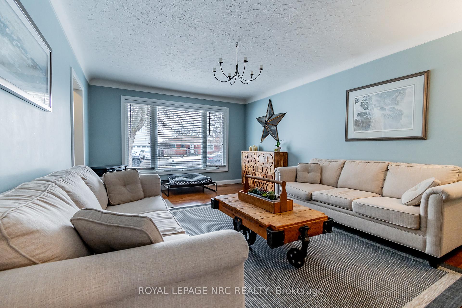 Photo 5 of 22 Brookdale Avenue, St. Catharines, Oakdale — HOMEH