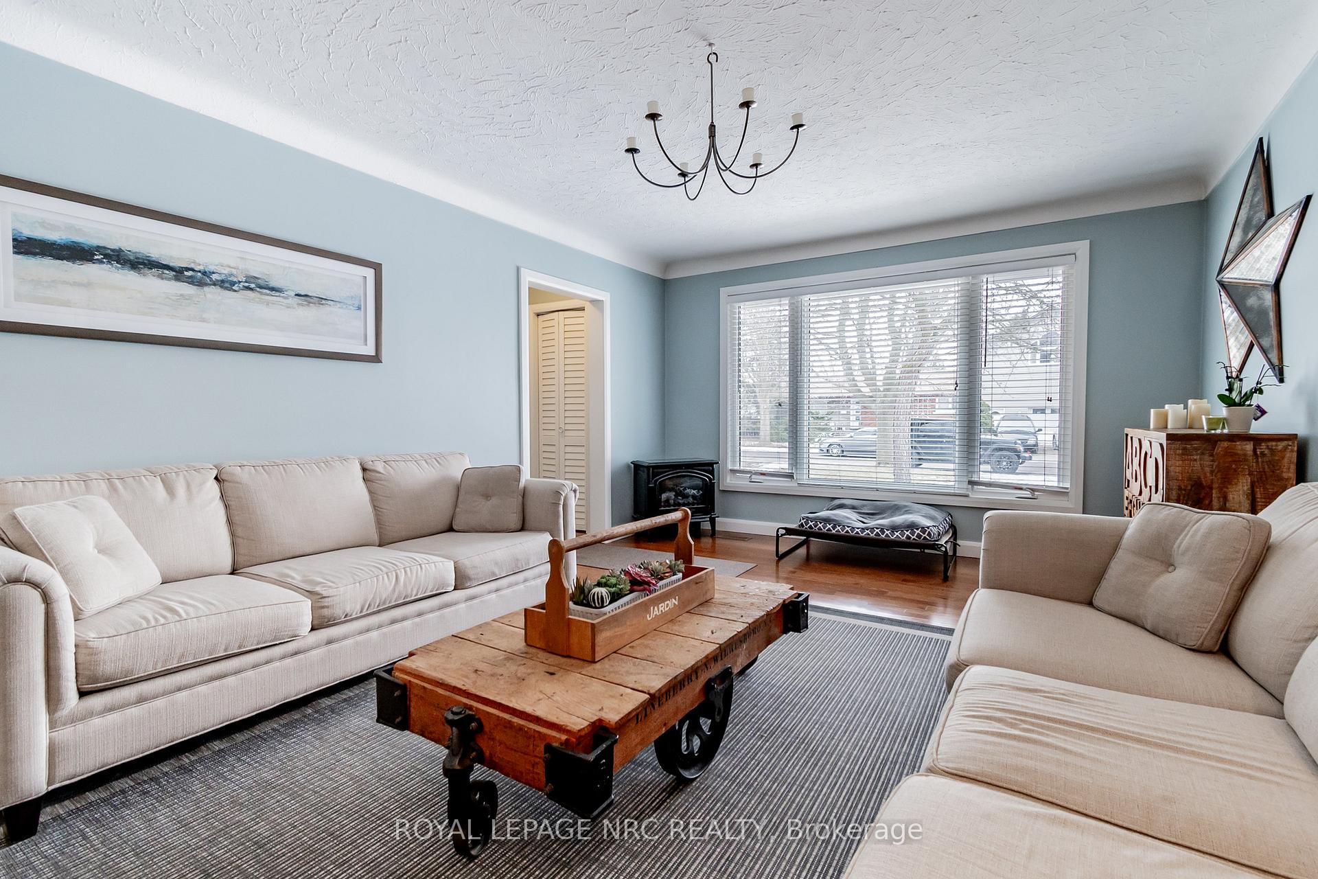Photo 6 of 22 Brookdale Avenue, St. Catharines, Oakdale — HOMEH