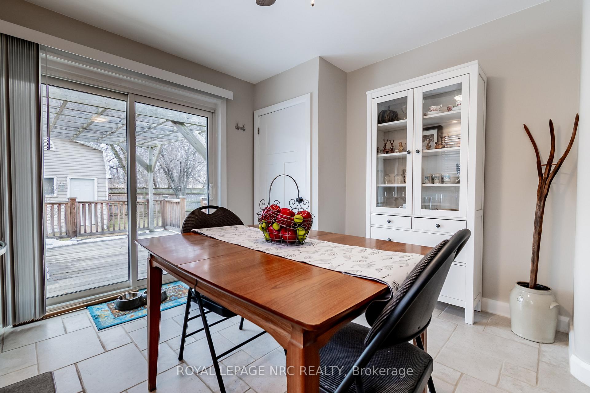 Photo 11 of 22 Brookdale Avenue, St. Catharines, Oakdale — HOMEH