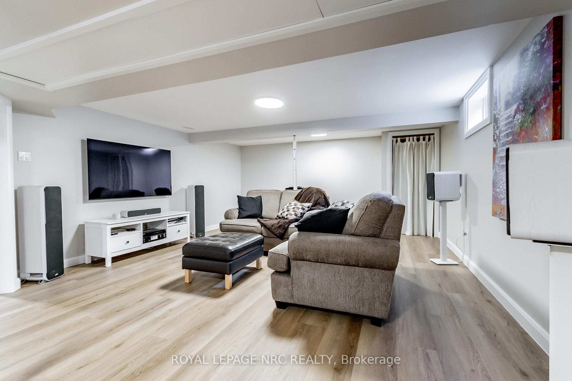 Photo 17 of 22 Brookdale Avenue, St. Catharines, Oakdale — HOMEH
