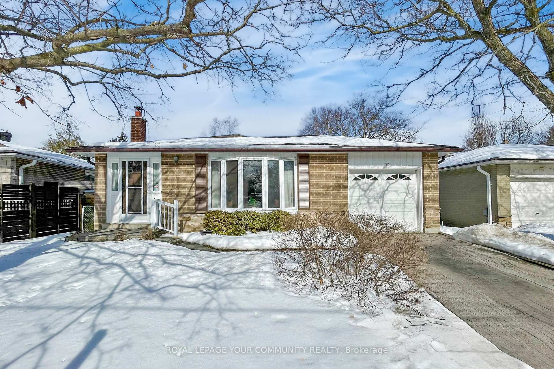 Photo 4 of 217 Bay Thorn Drive, Markham, Royal Orchard — HOMEH