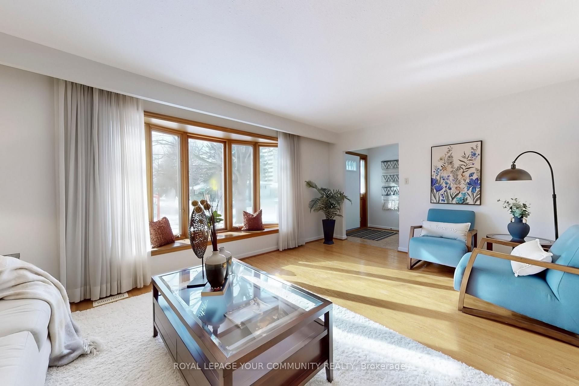 Photo 8 of 217 Bay Thorn Drive, Markham, Royal Orchard — HOMEH